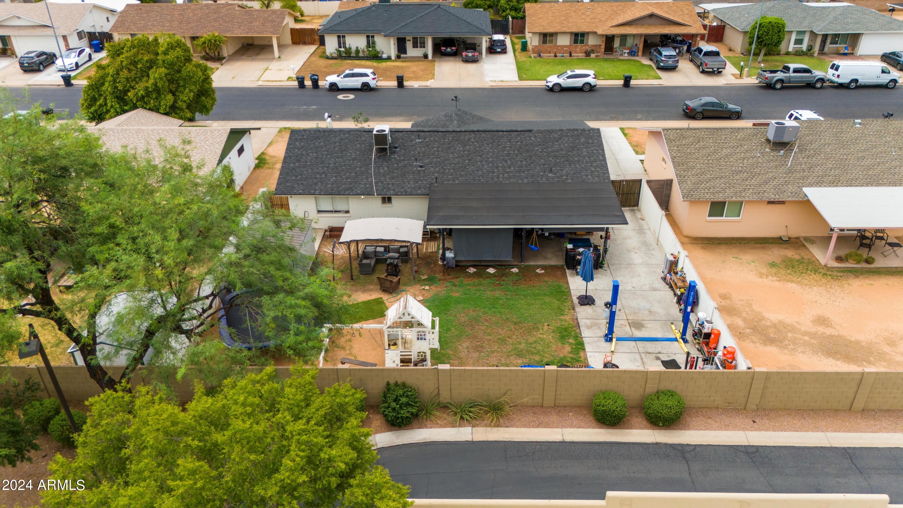 3510 E CAPRI Avenue