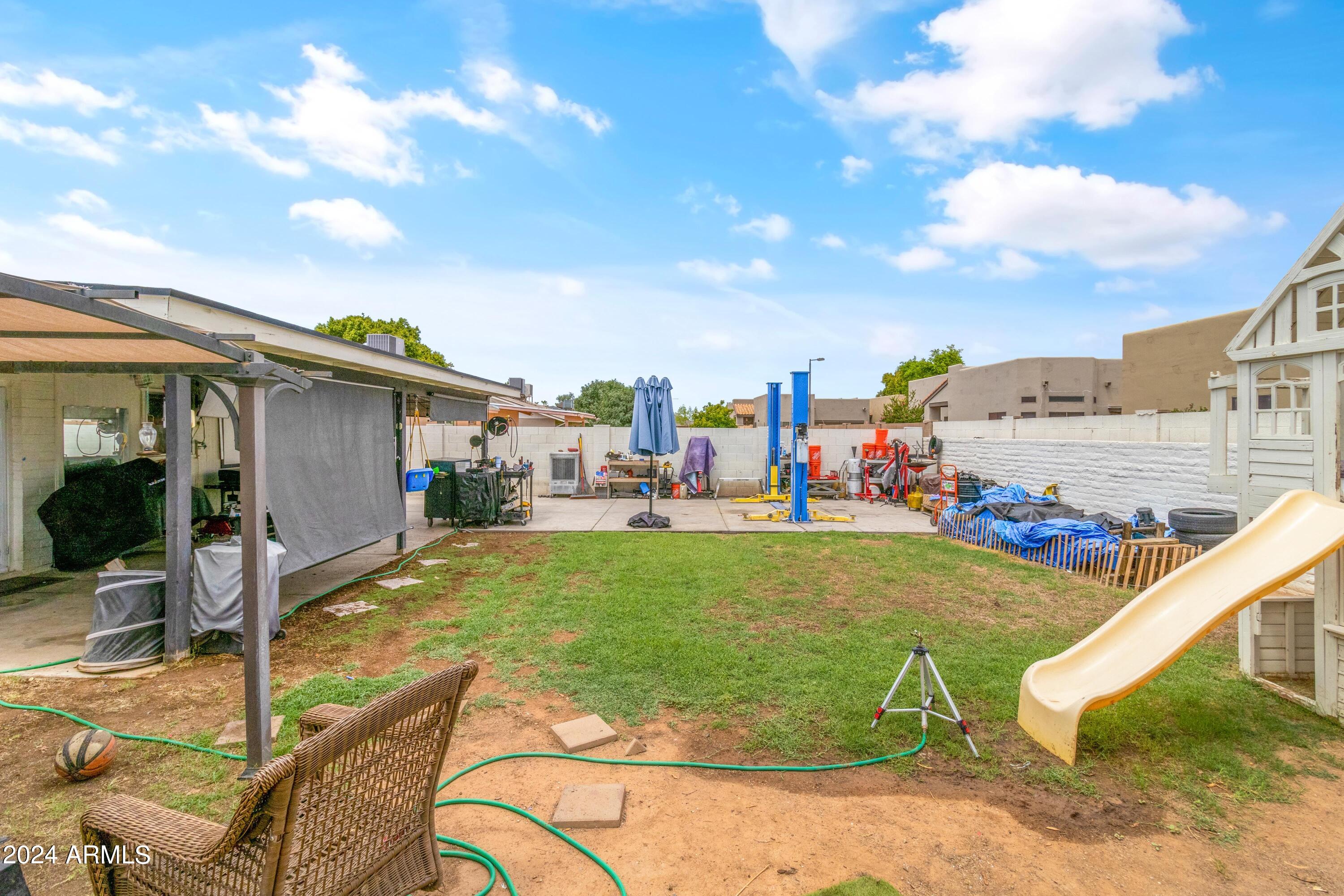 3510 E CAPRI Avenue