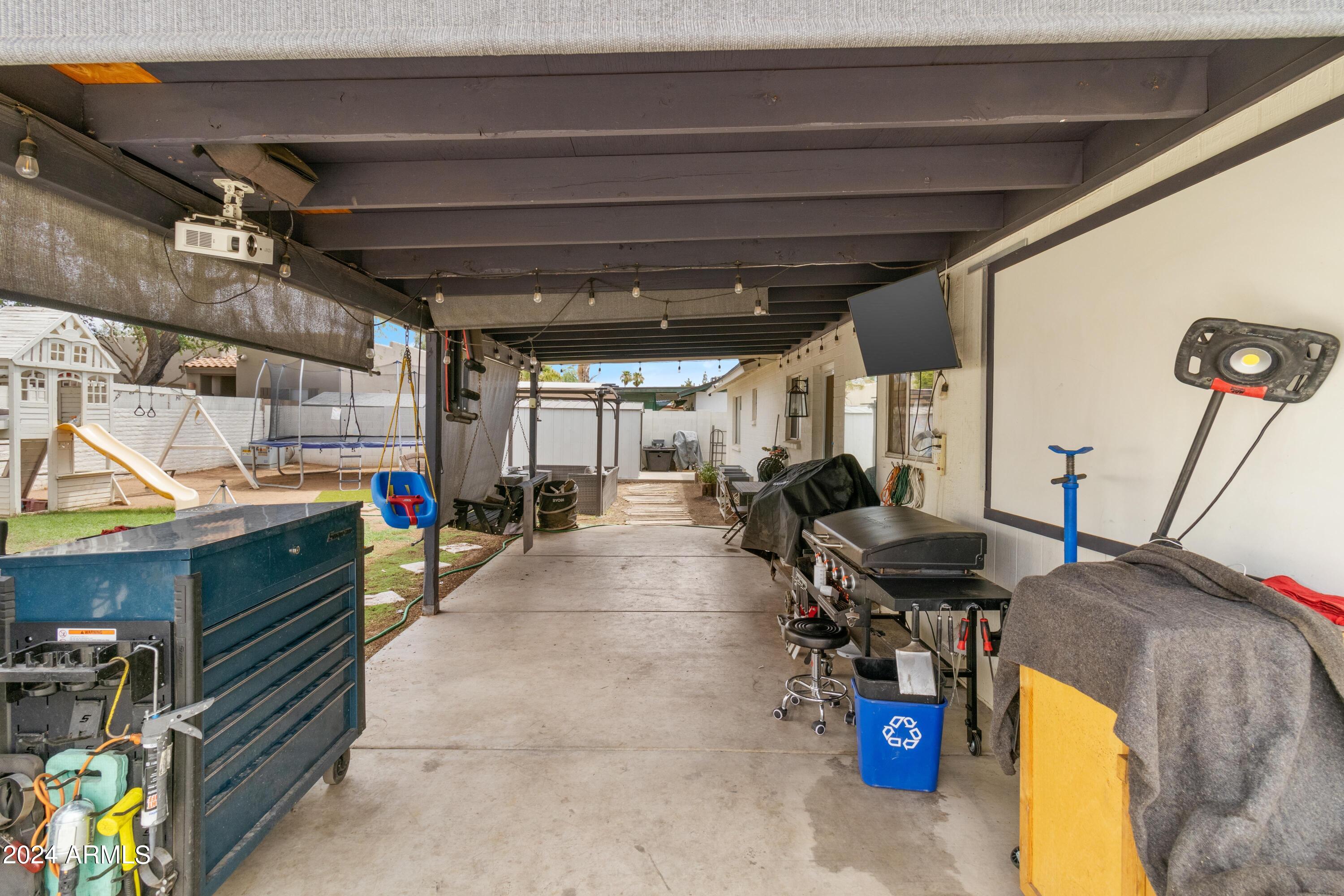 3510 E CAPRI Avenue