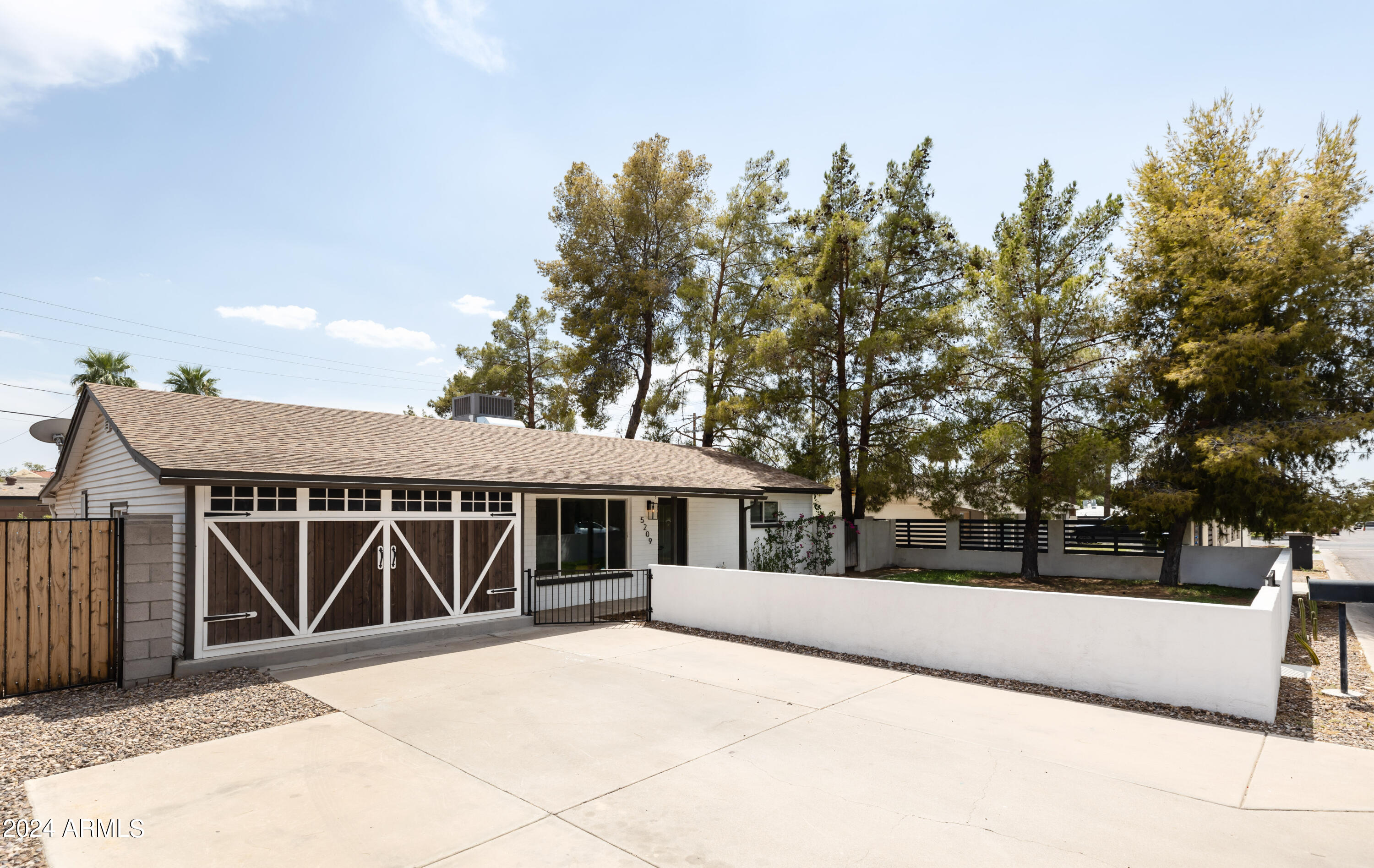 5209 E VIRGINIA Avenue