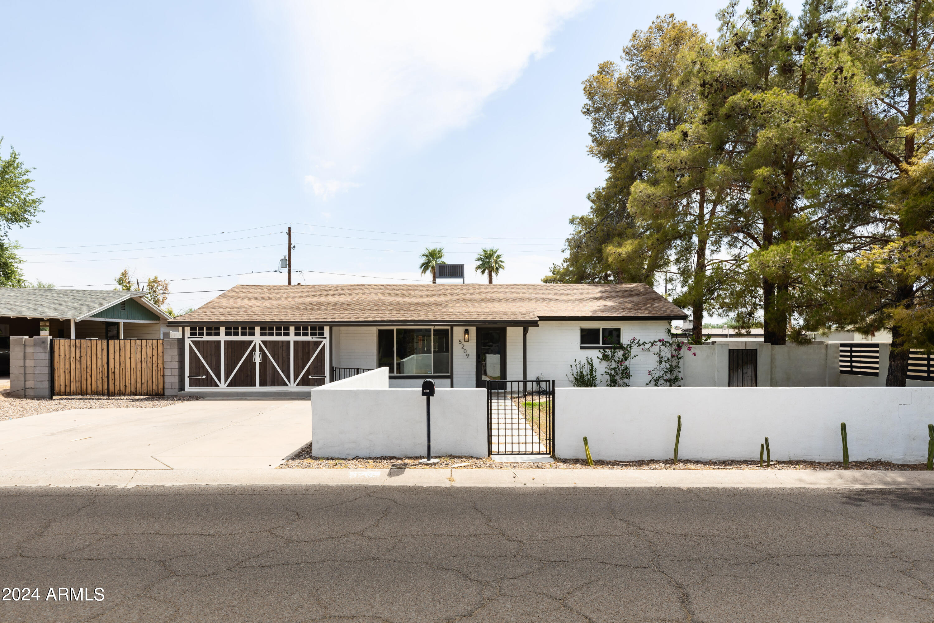 5209 E VIRGINIA Avenue