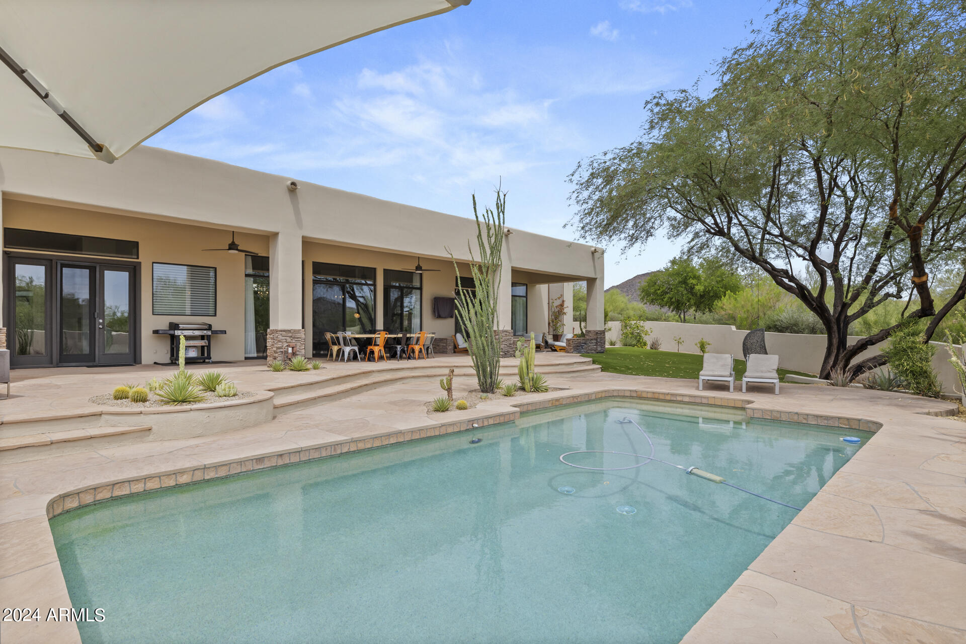 26036 N HORSESHOE Trail