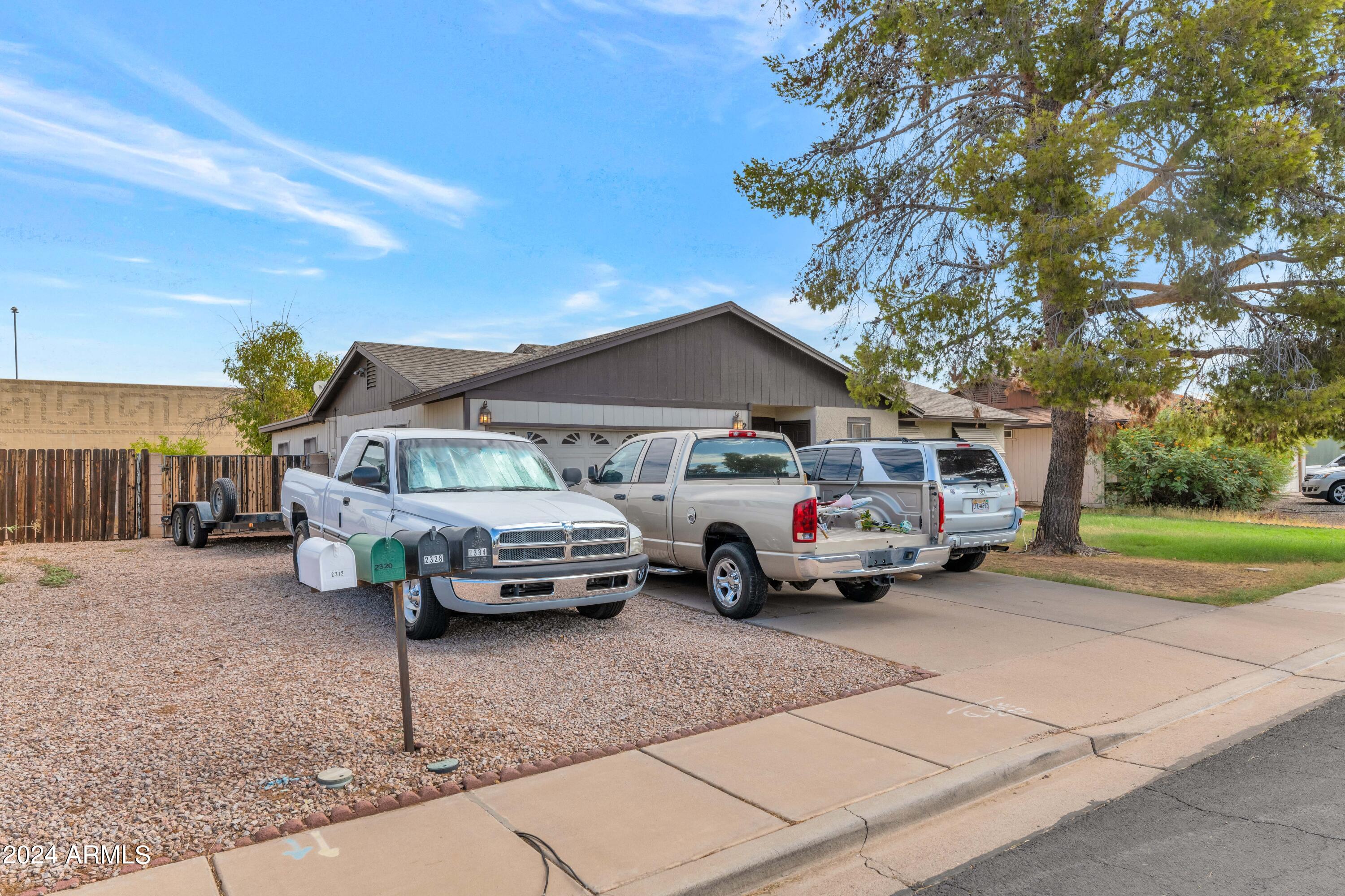 2328 E ISABELLA Avenue