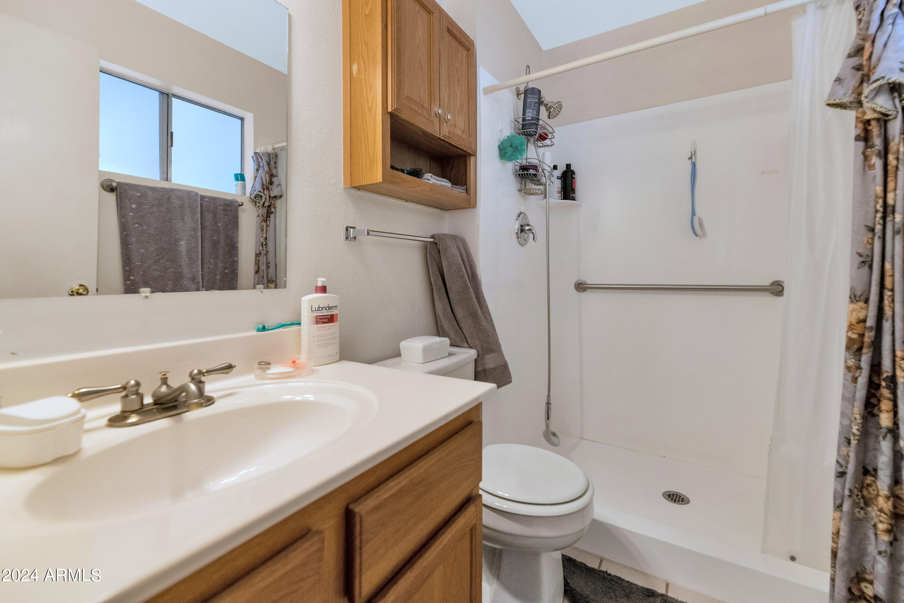 2328 E ISABELLA Avenue