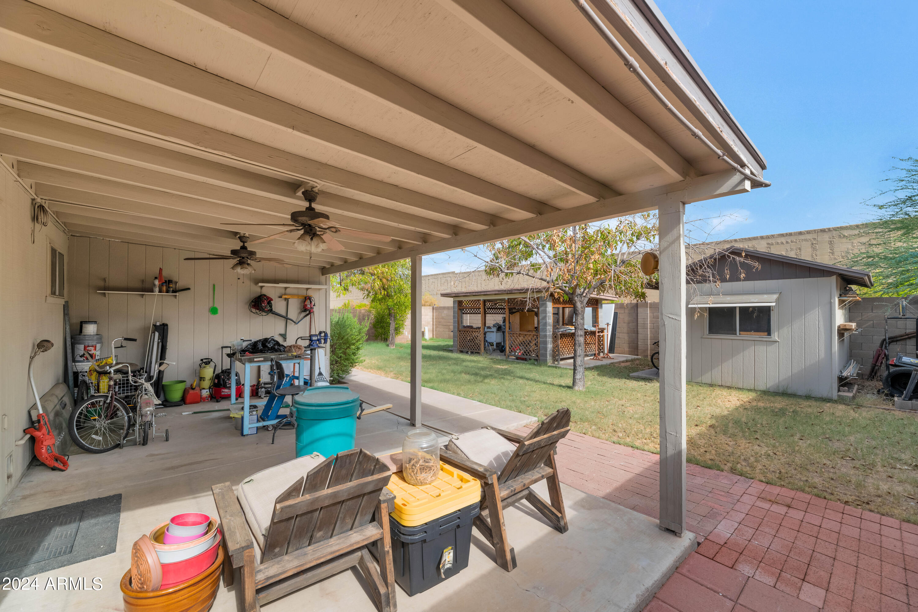 2328 E ISABELLA Avenue