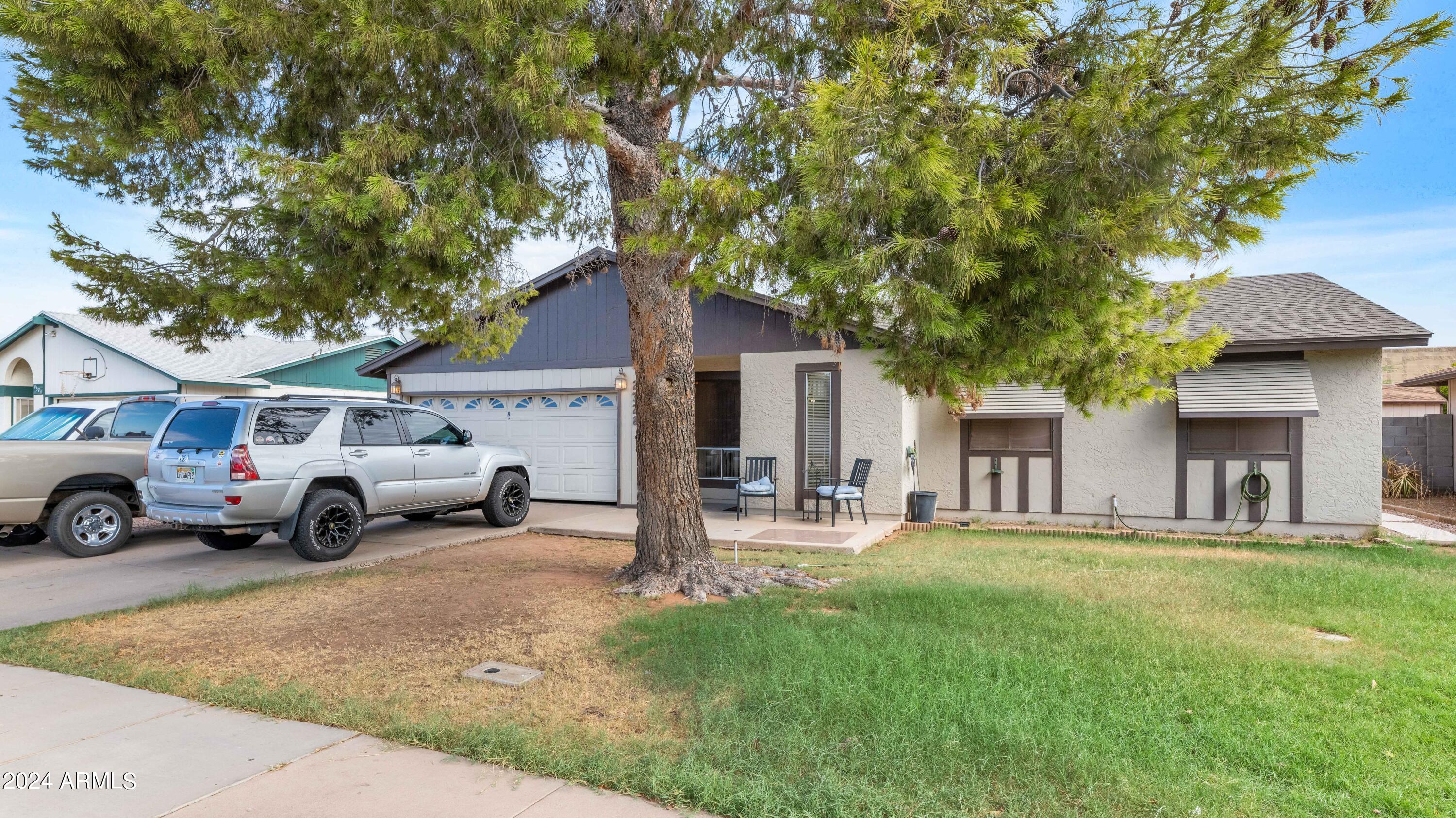 2328 E ISABELLA Avenue