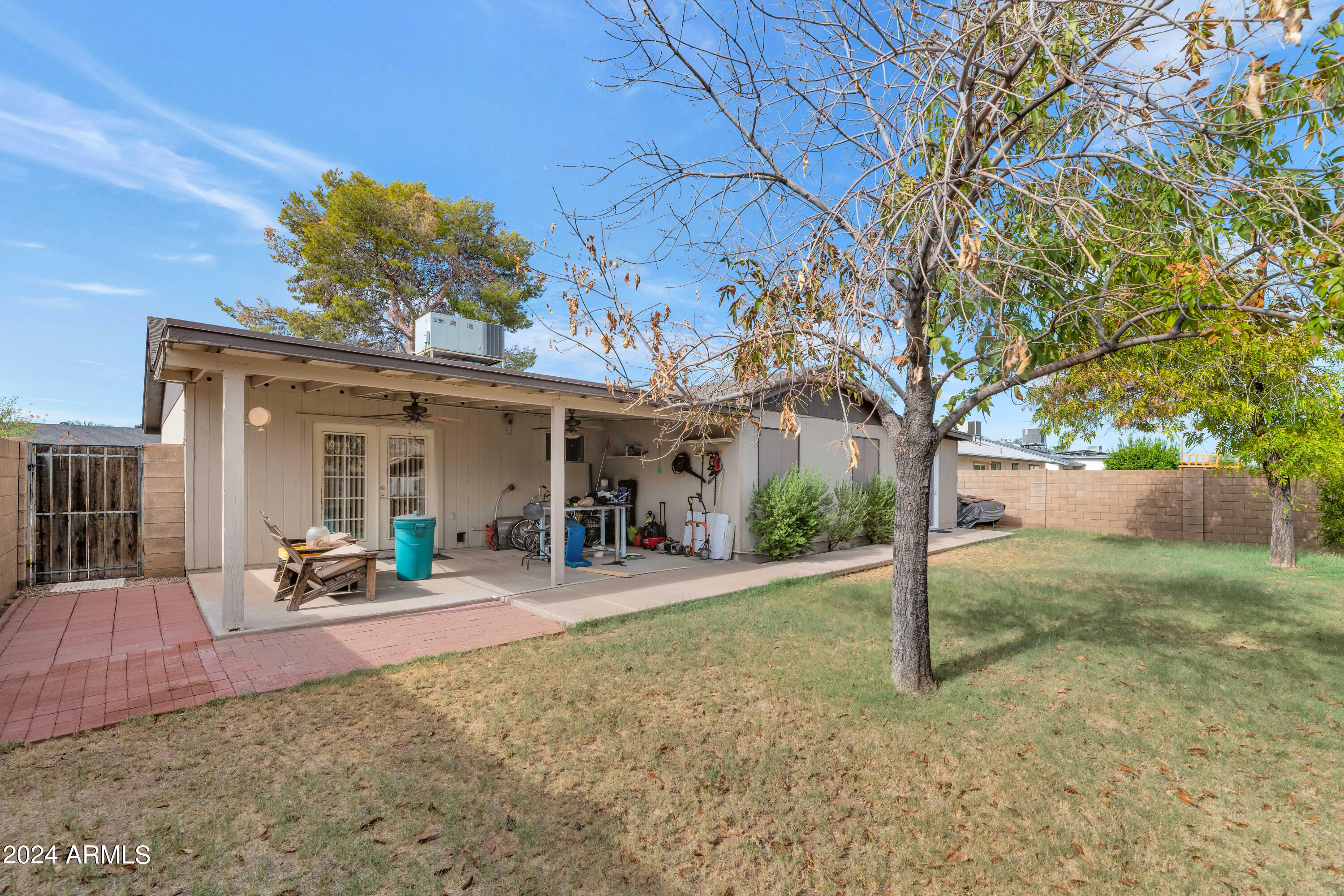 2328 E ISABELLA Avenue