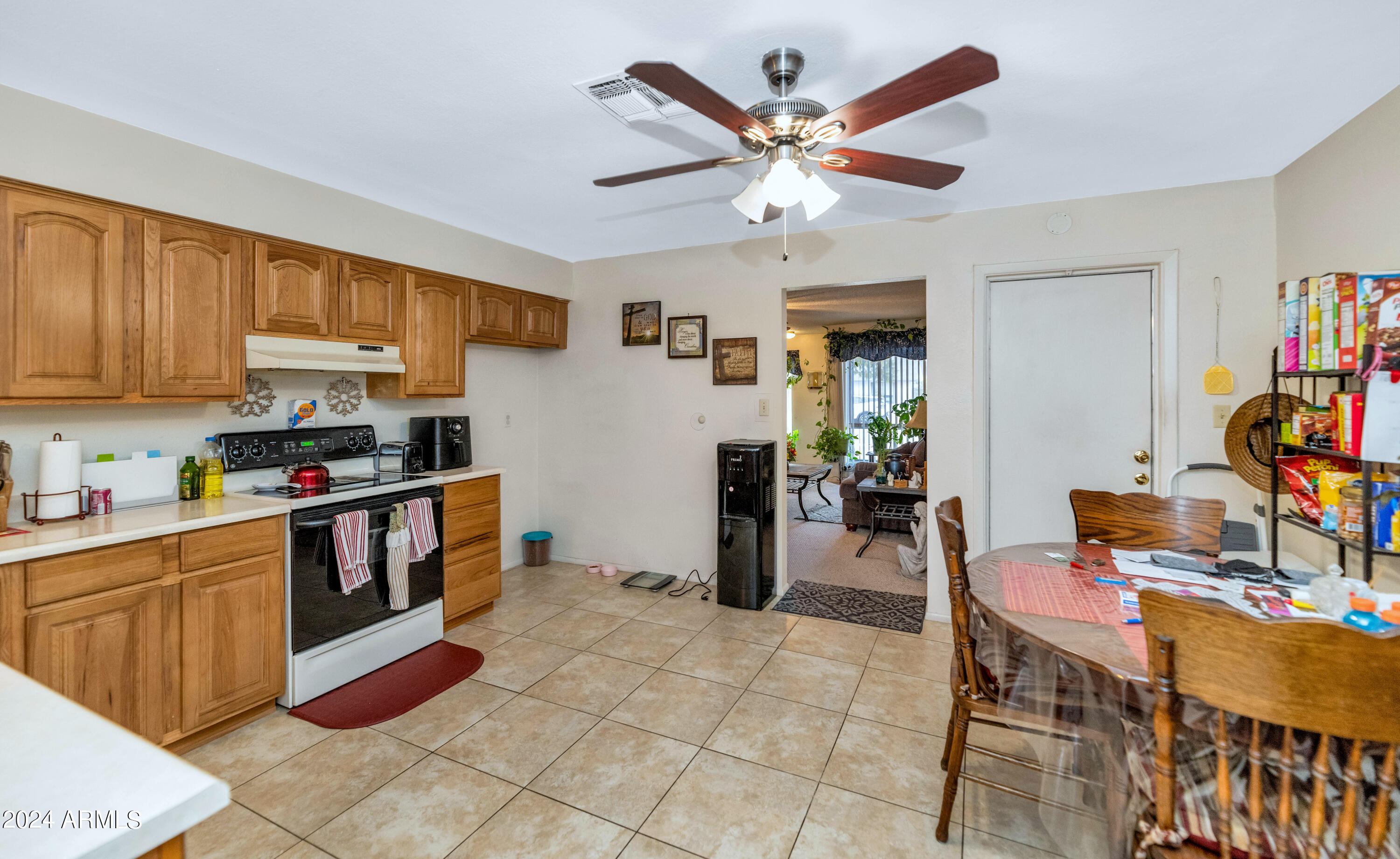 2328 E ISABELLA Avenue