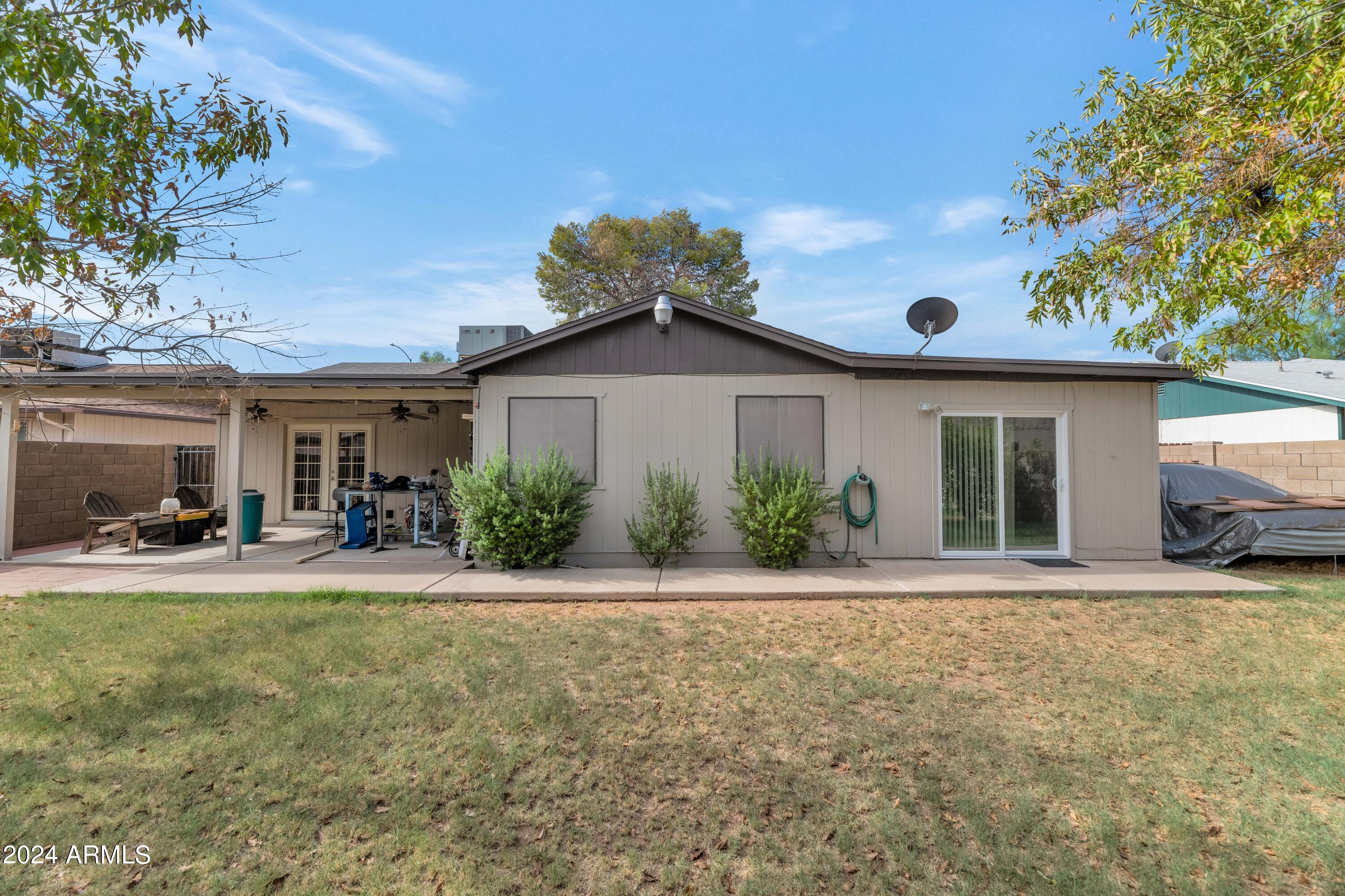 2328 E ISABELLA Avenue