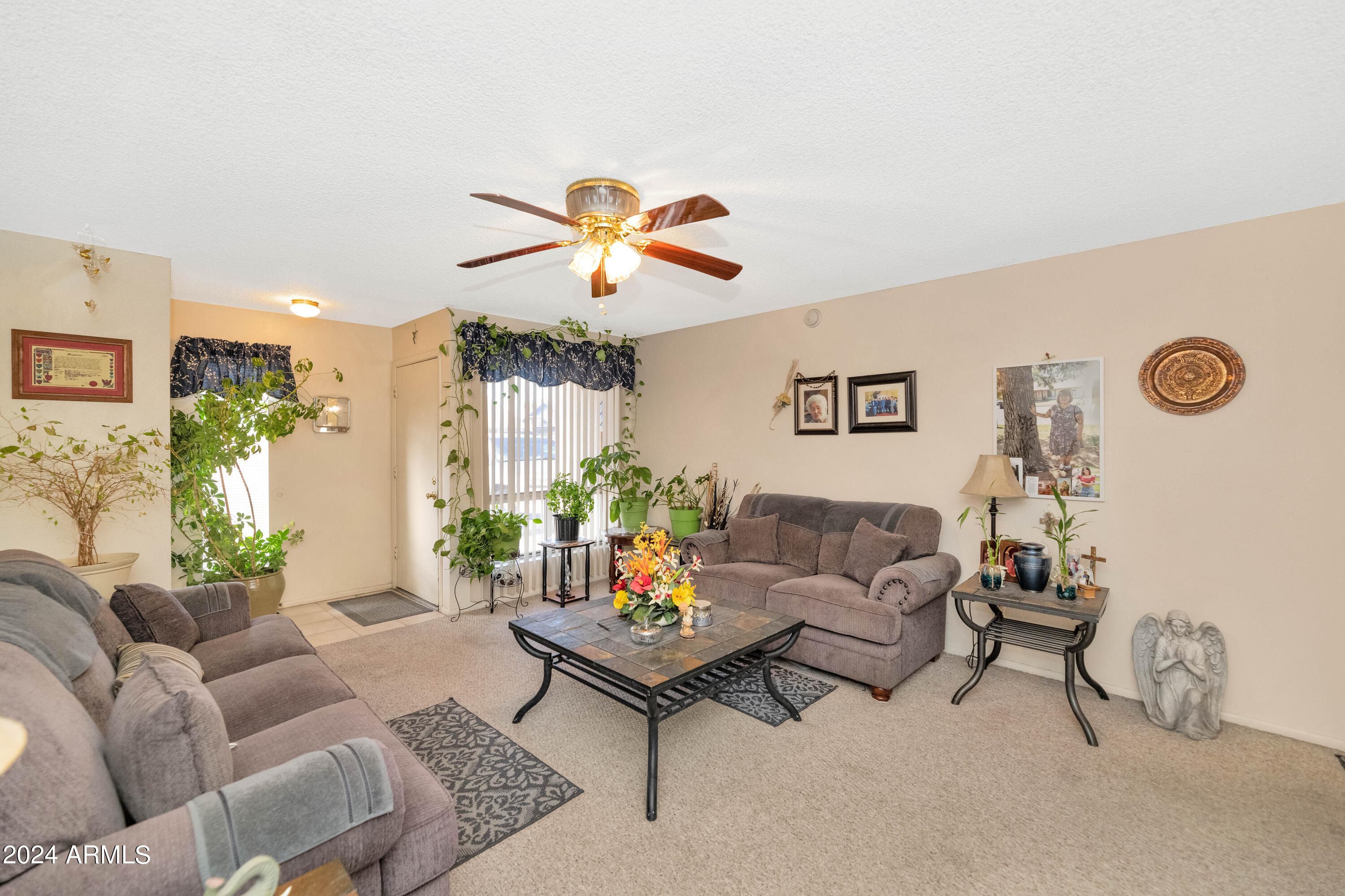 2328 E ISABELLA Avenue