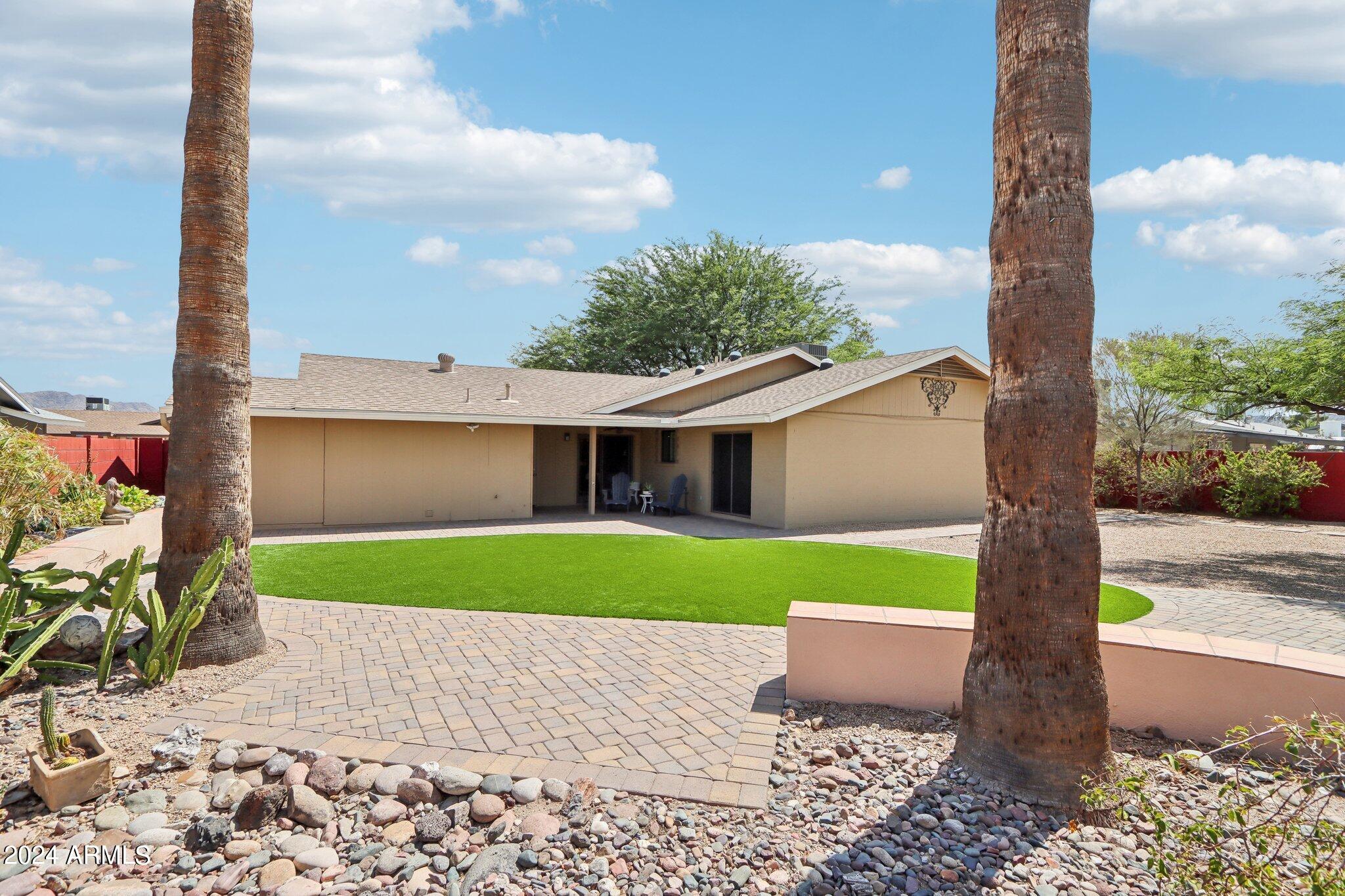 3116 E SIERRA Street