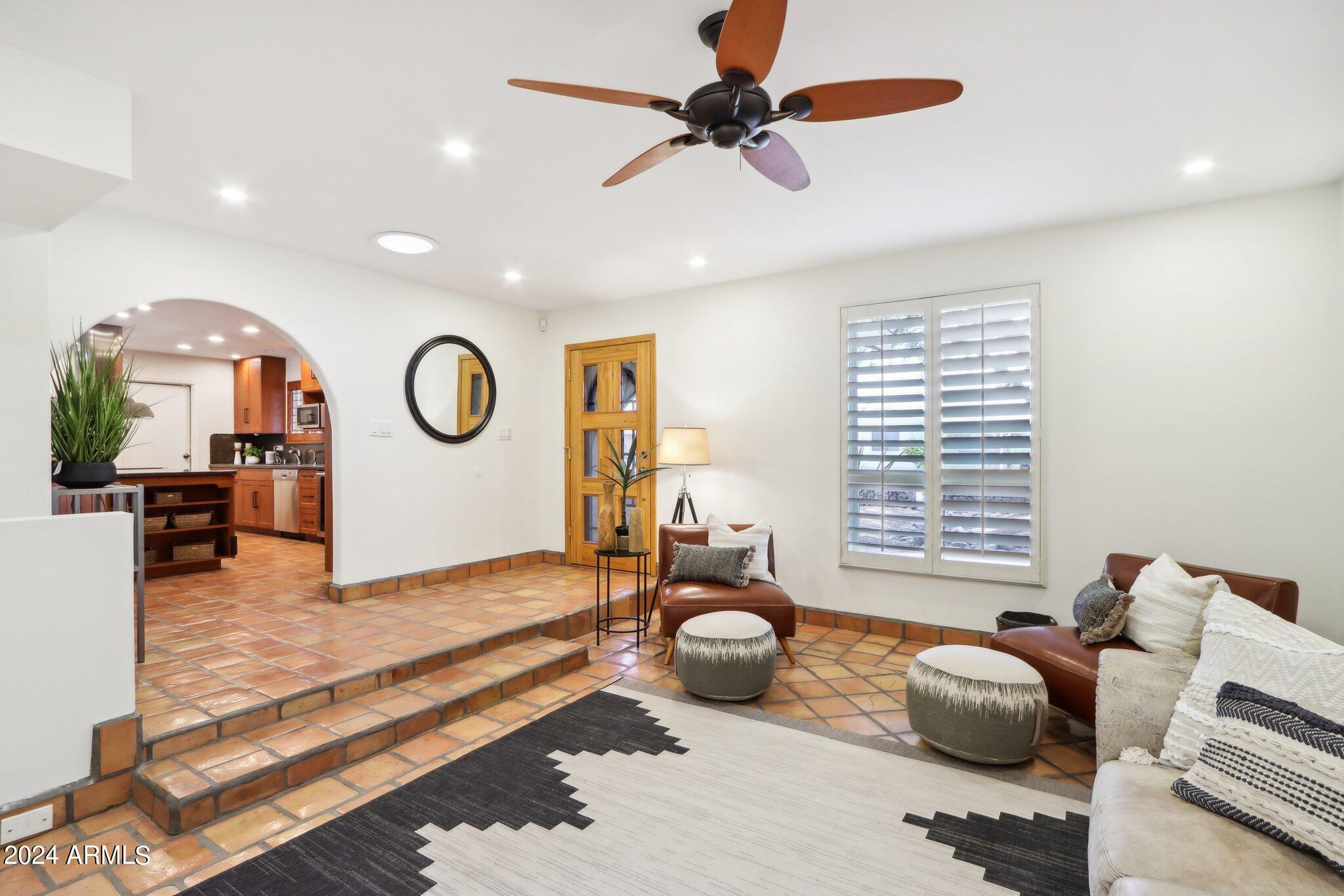 3116 E SIERRA Street