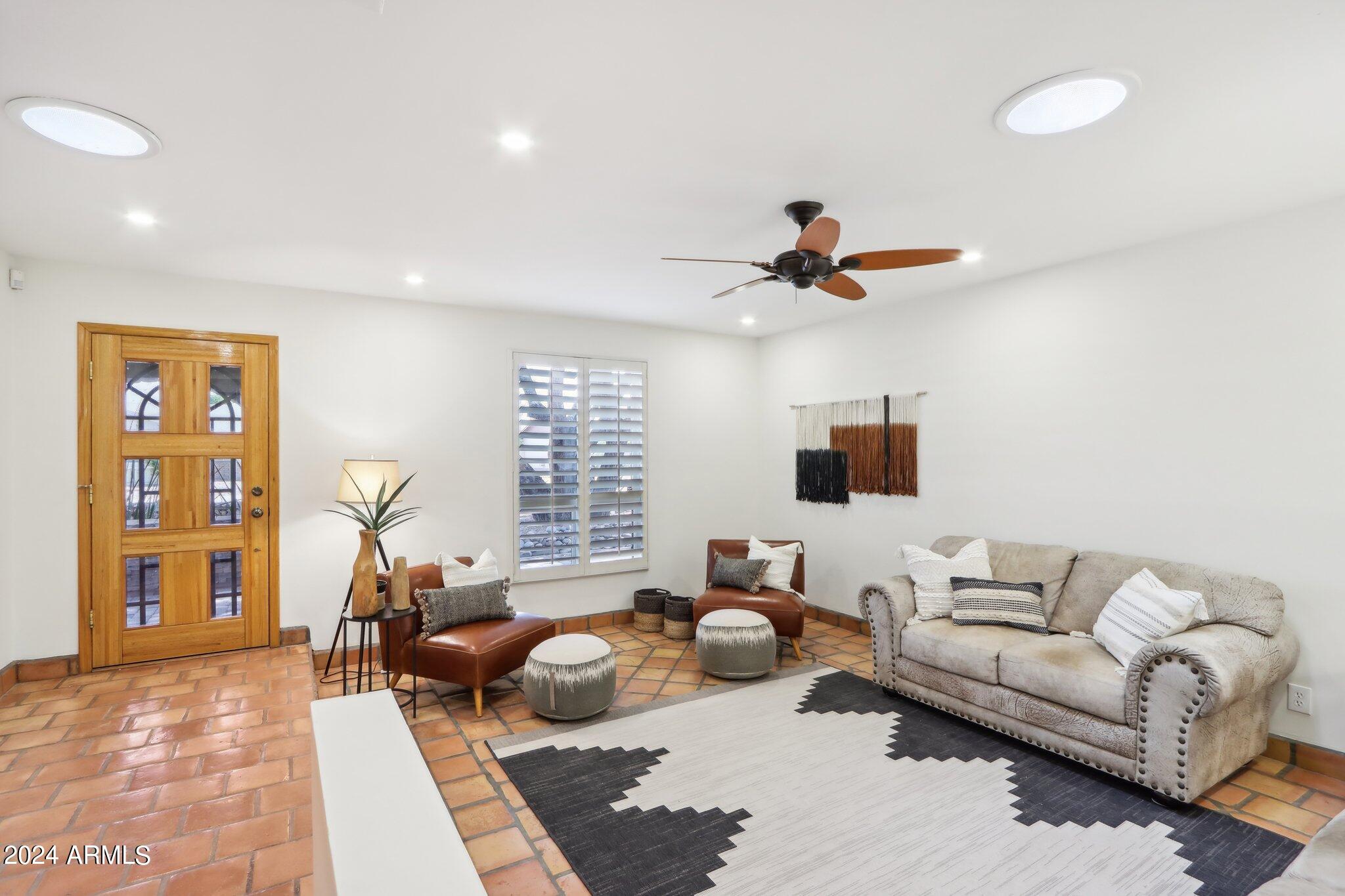 3116 E SIERRA Street