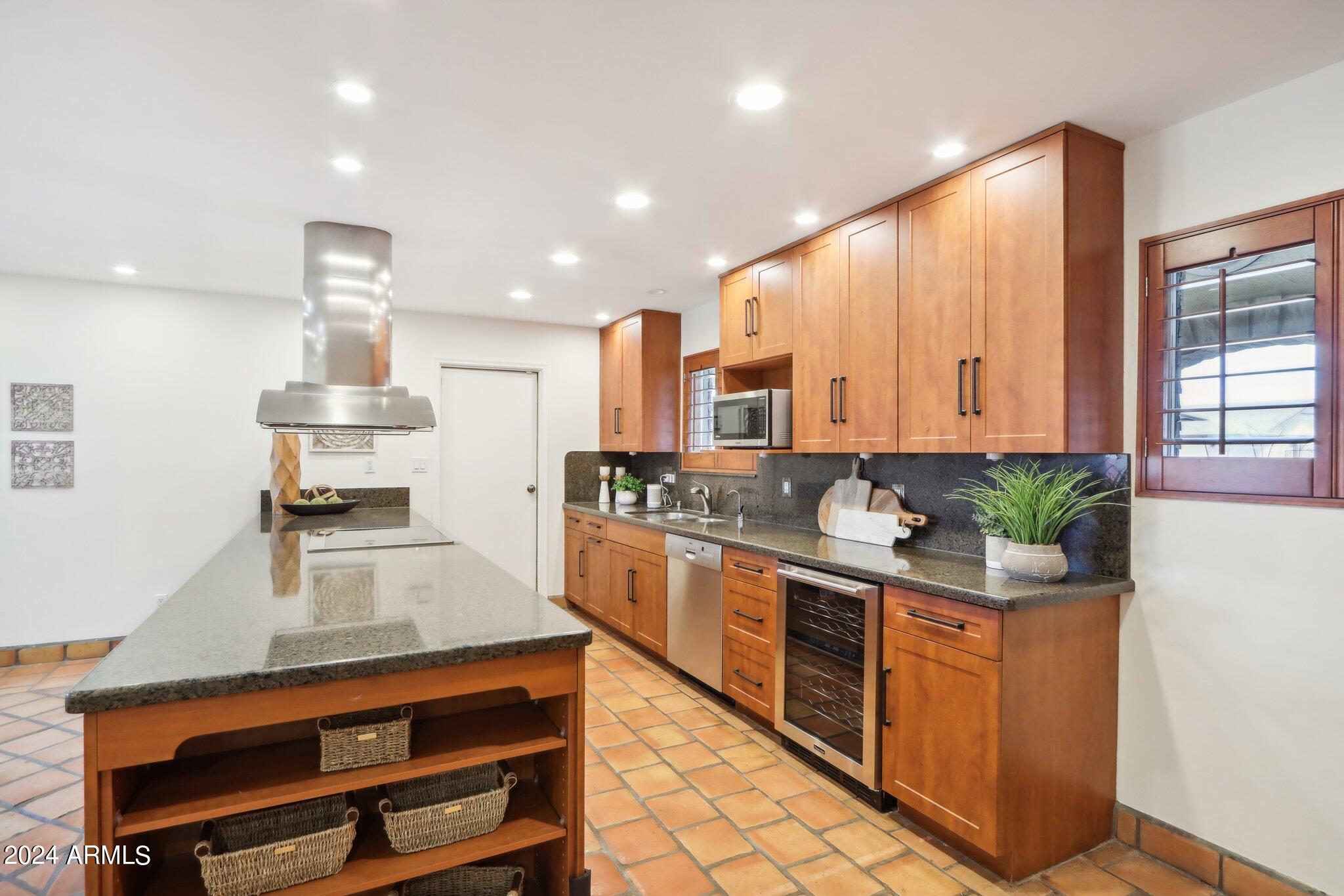 3116 E SIERRA Street