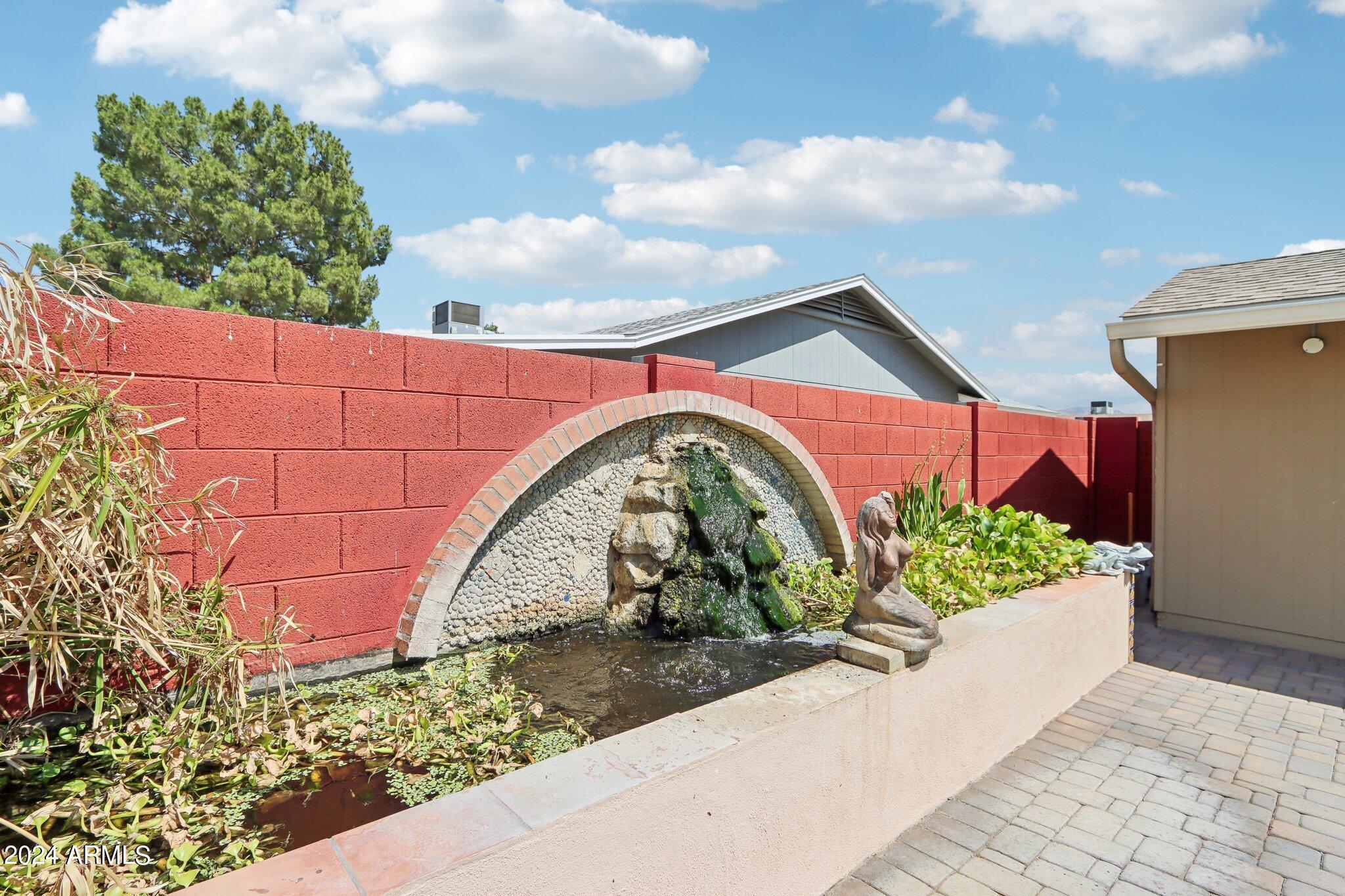 3116 E SIERRA Street