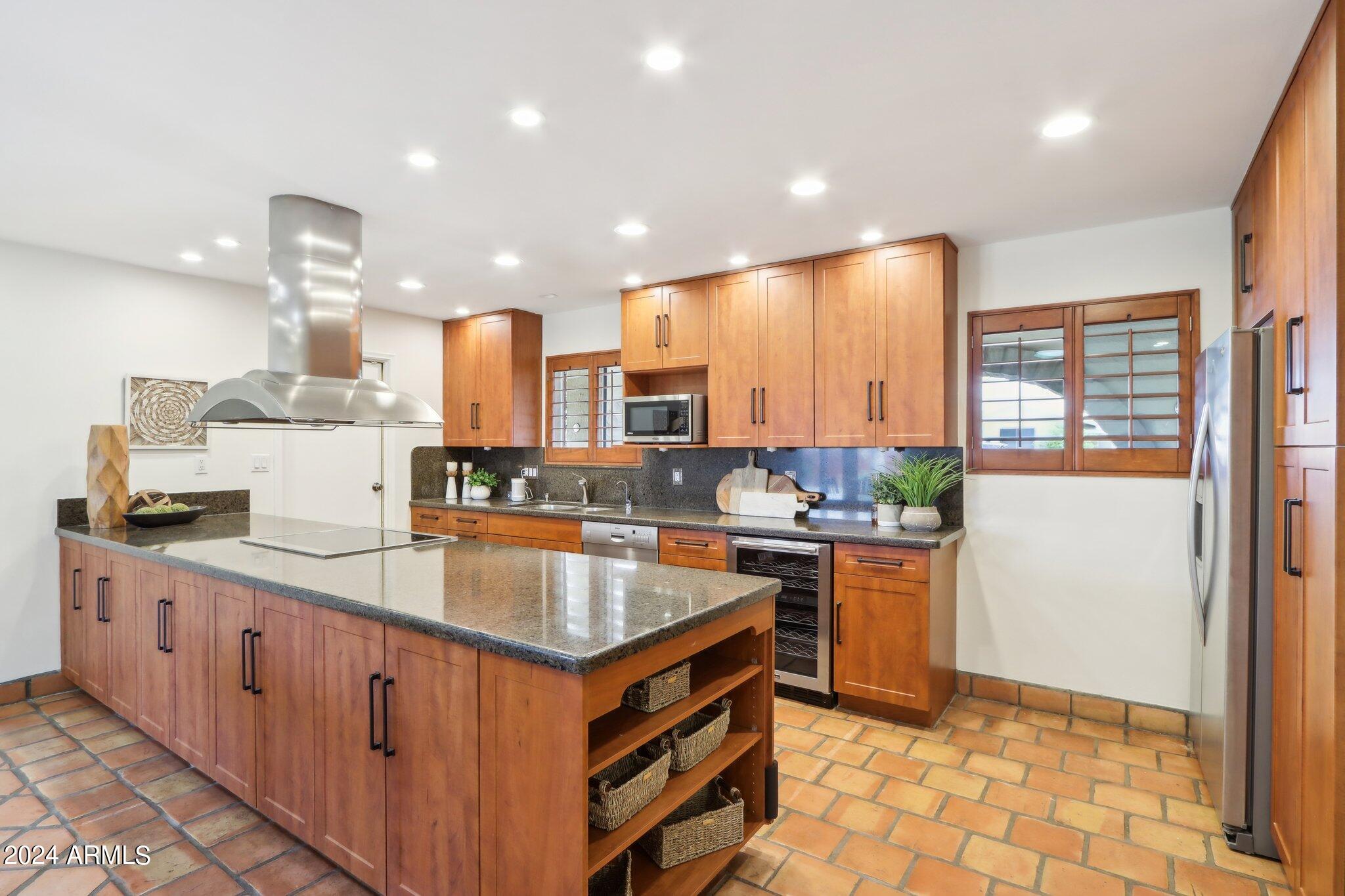 3116 E SIERRA Street