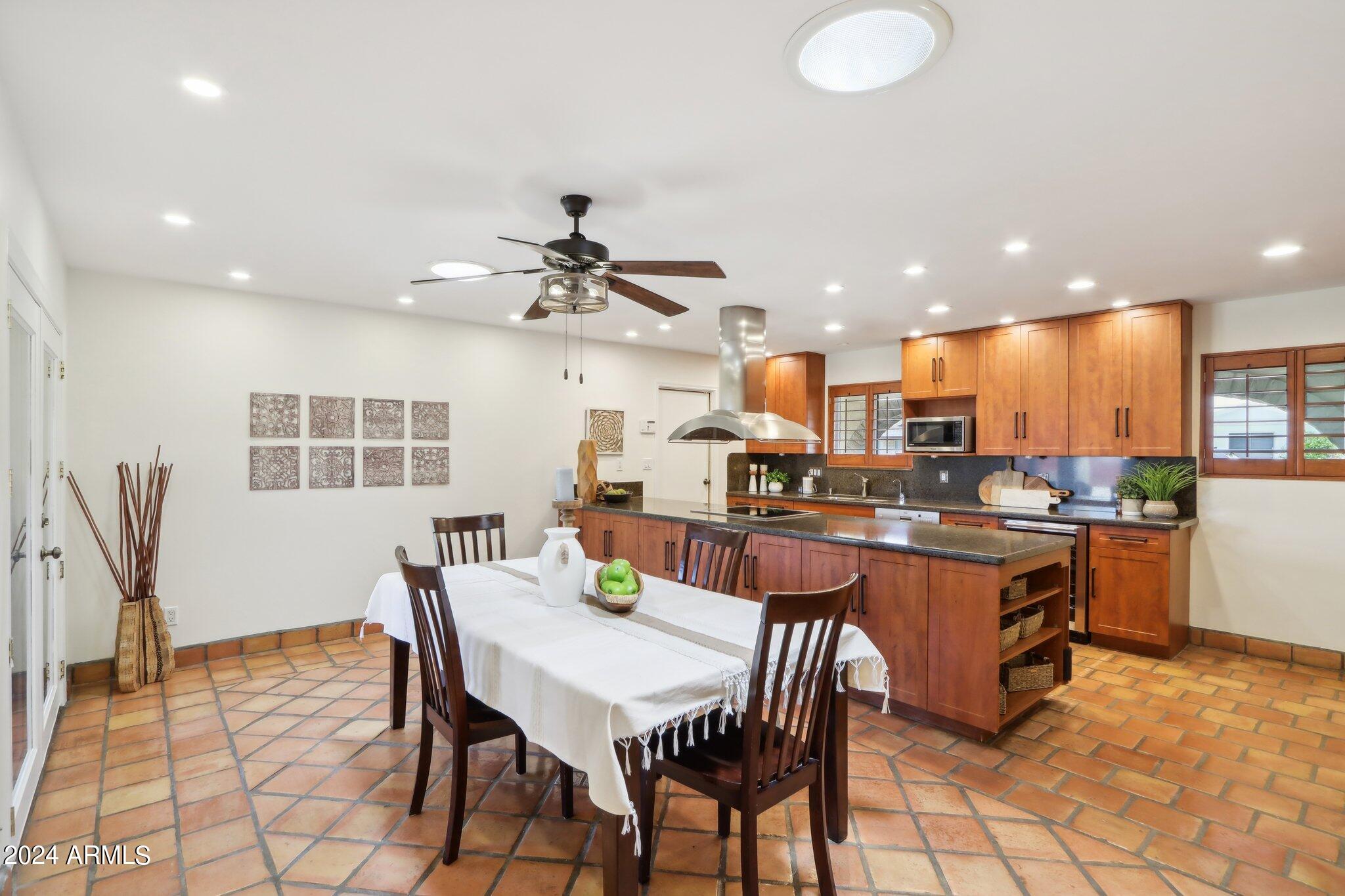 3116 E SIERRA Street