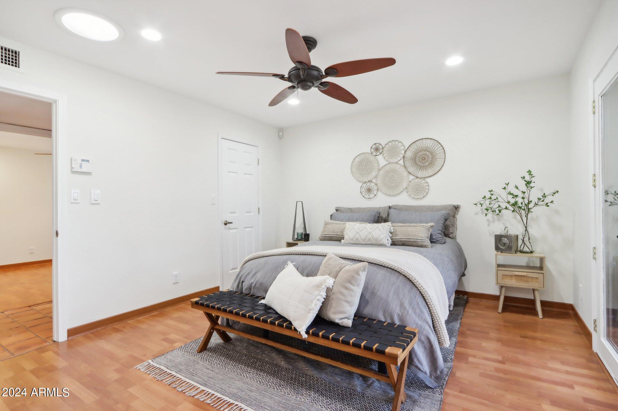 3116 E SIERRA Street