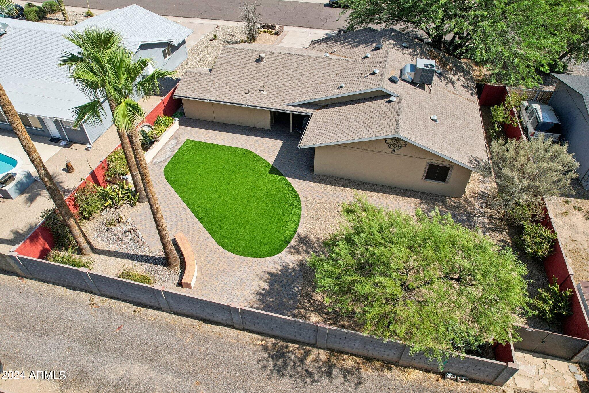 3116 E SIERRA Street