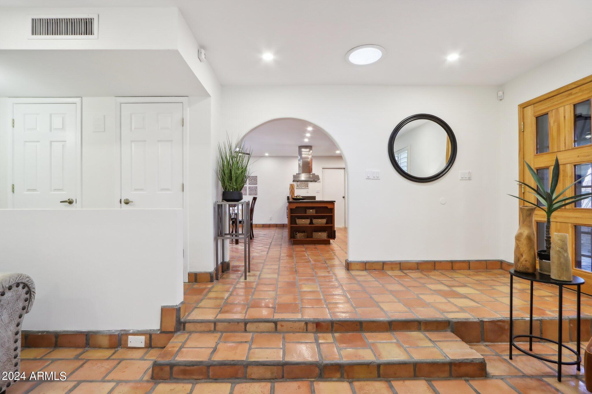 3116 E SIERRA Street