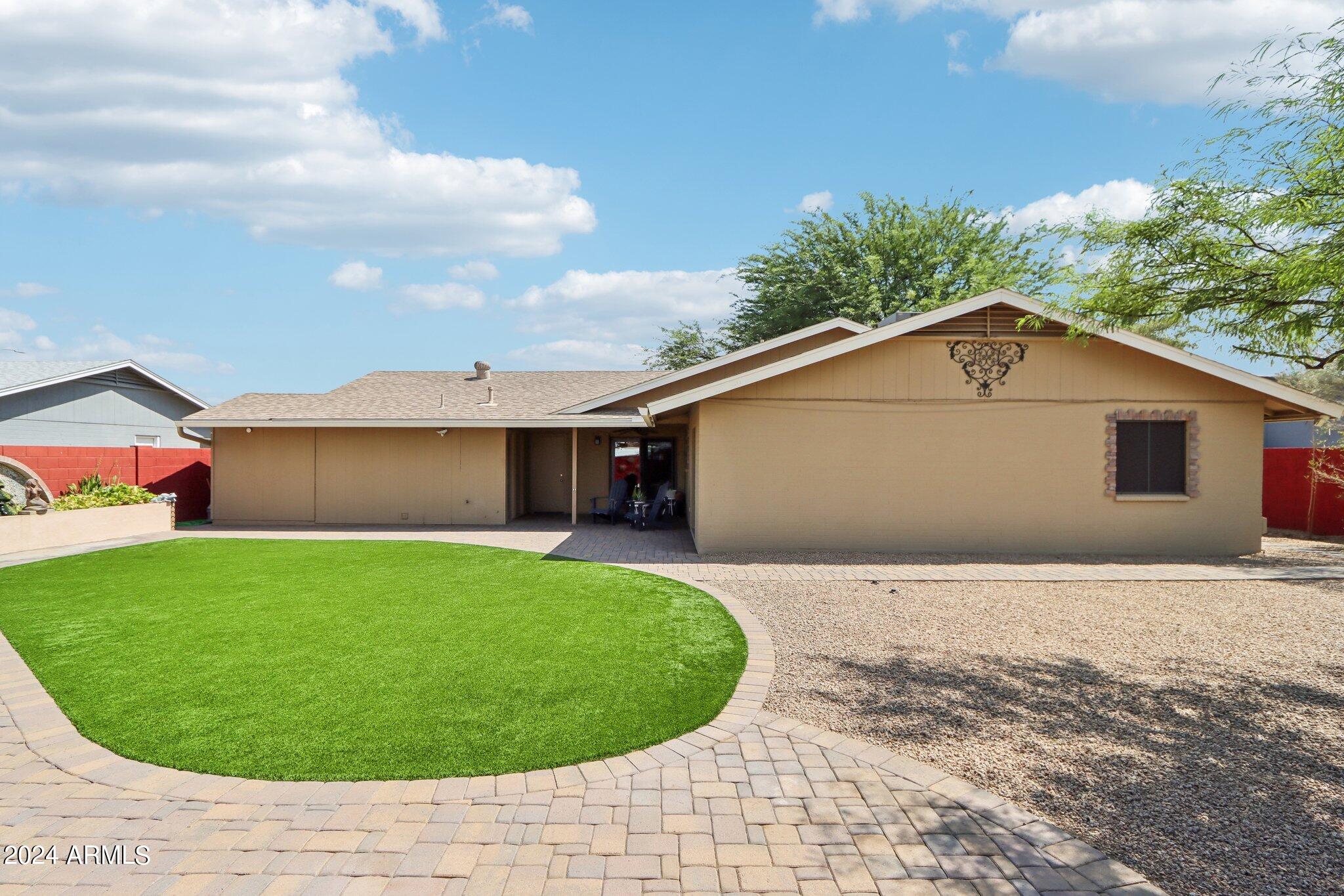 3116 E SIERRA Street