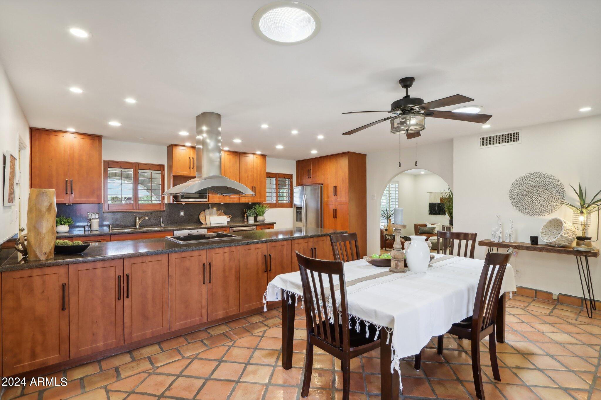 3116 E SIERRA Street