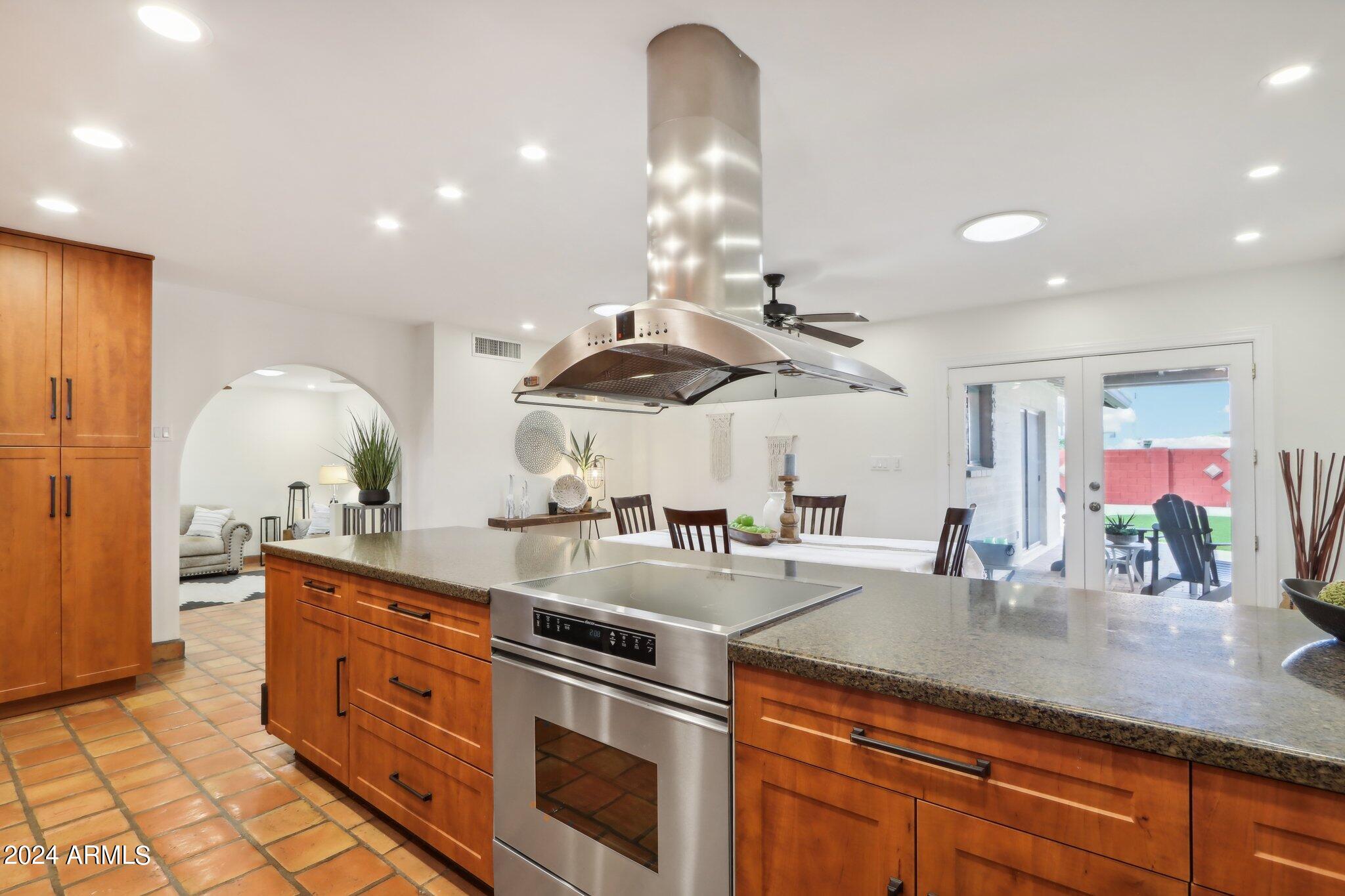 3116 E SIERRA Street