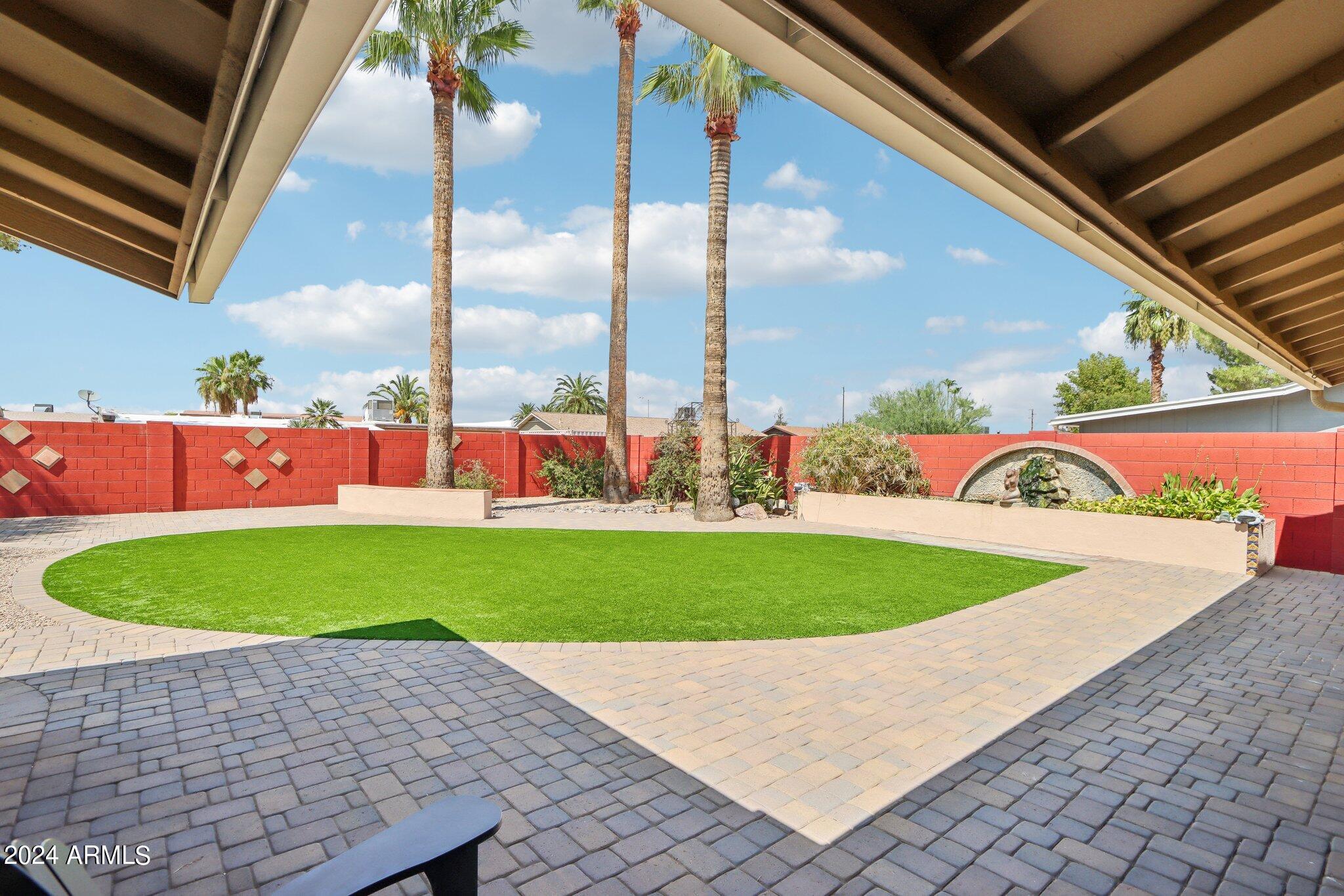 3116 E SIERRA Street