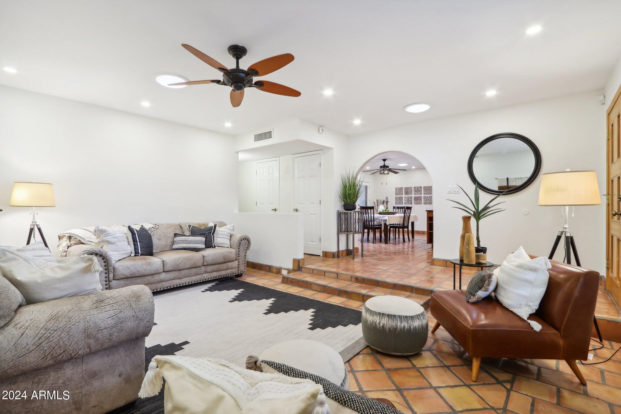 3116 E SIERRA Street