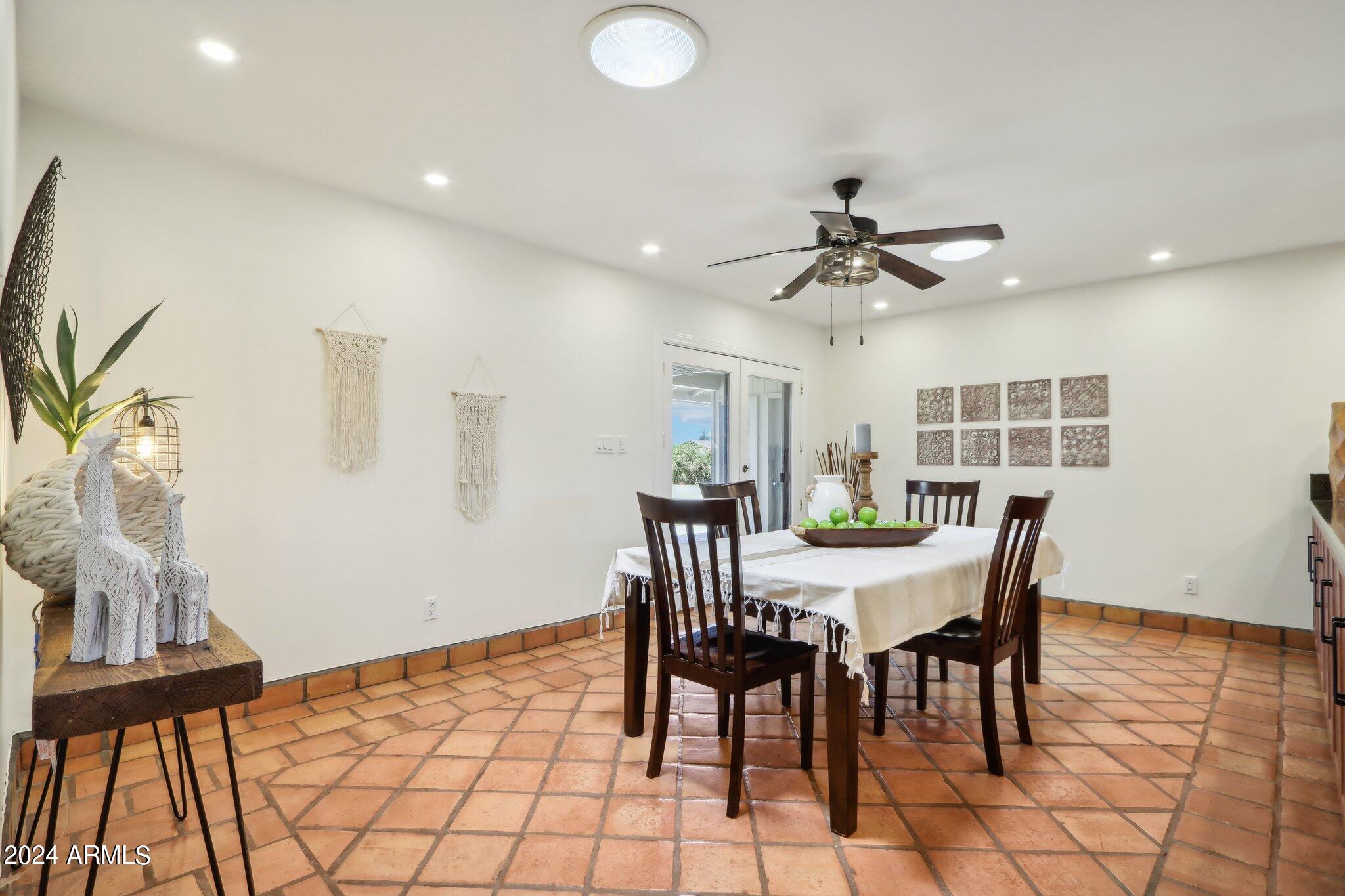 3116 E SIERRA Street