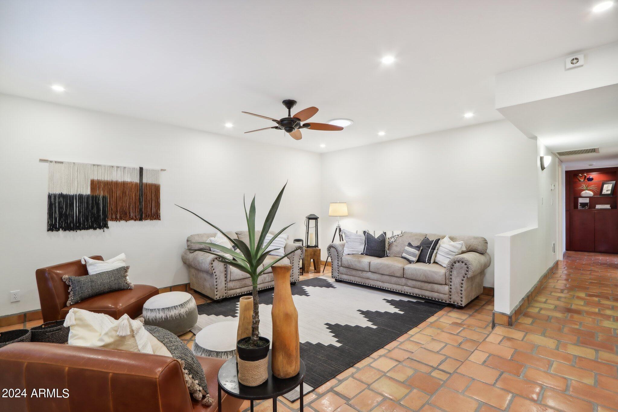 3116 E SIERRA Street