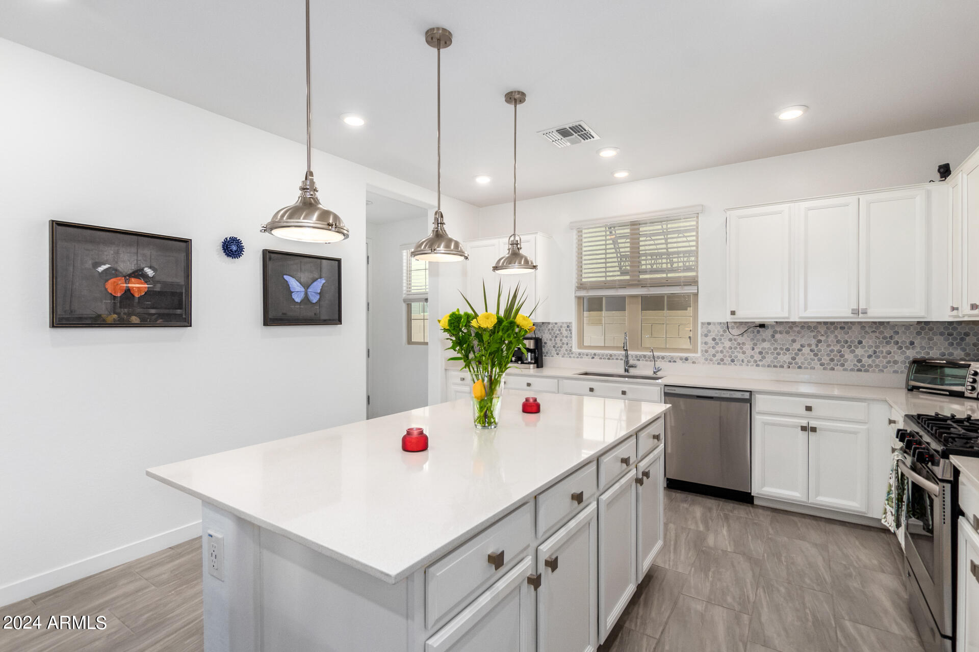 1132 E NEWLAND Drive