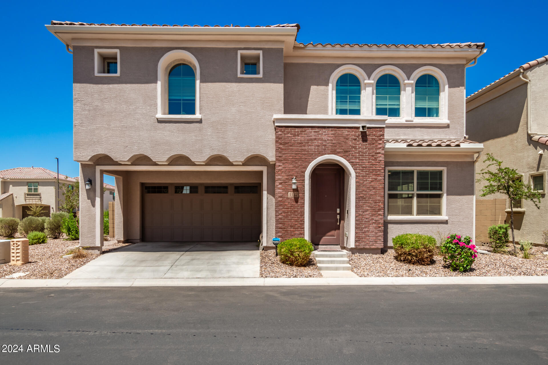 1132 E NEWLAND Drive