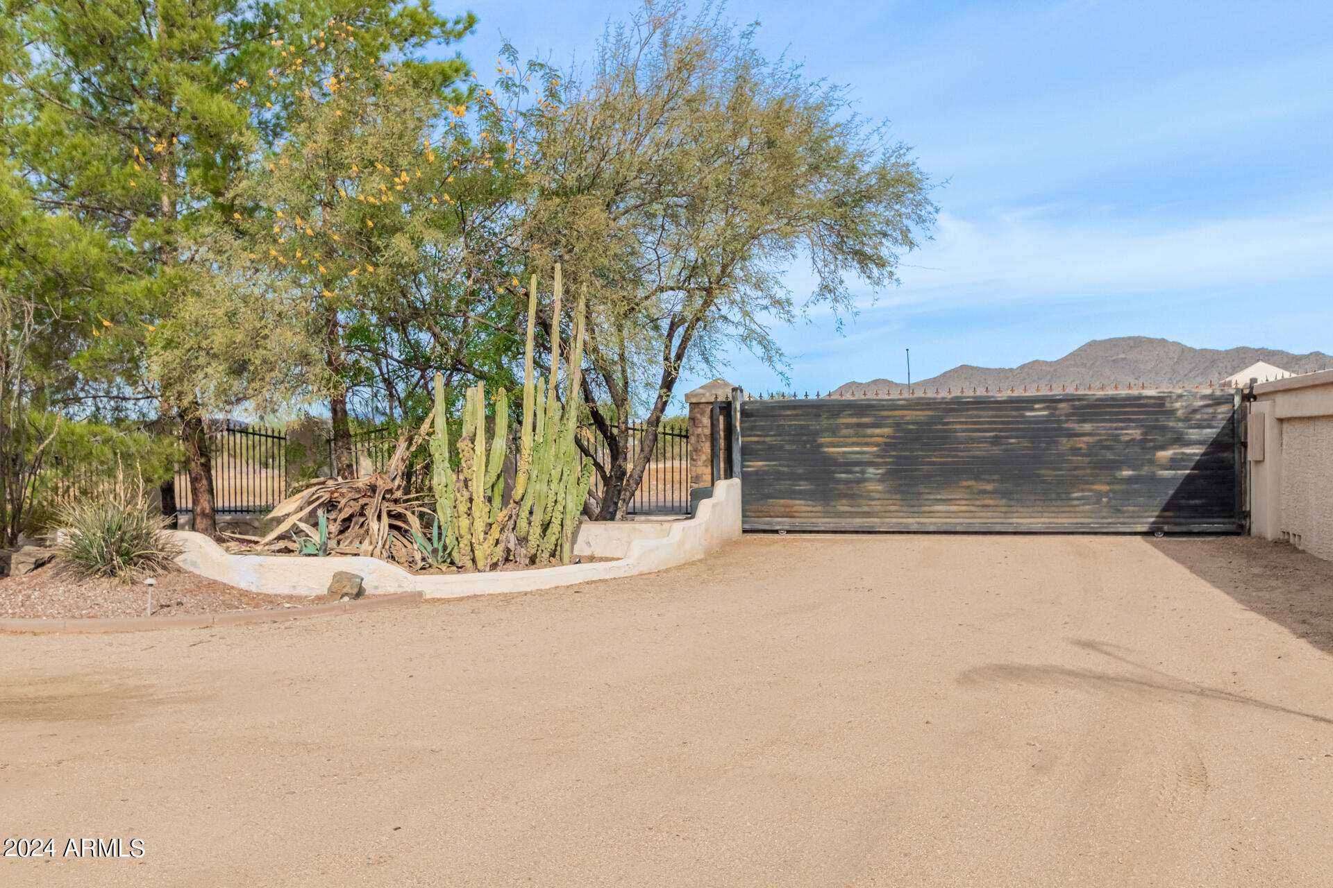 2321 W DESERT HILLS Drive