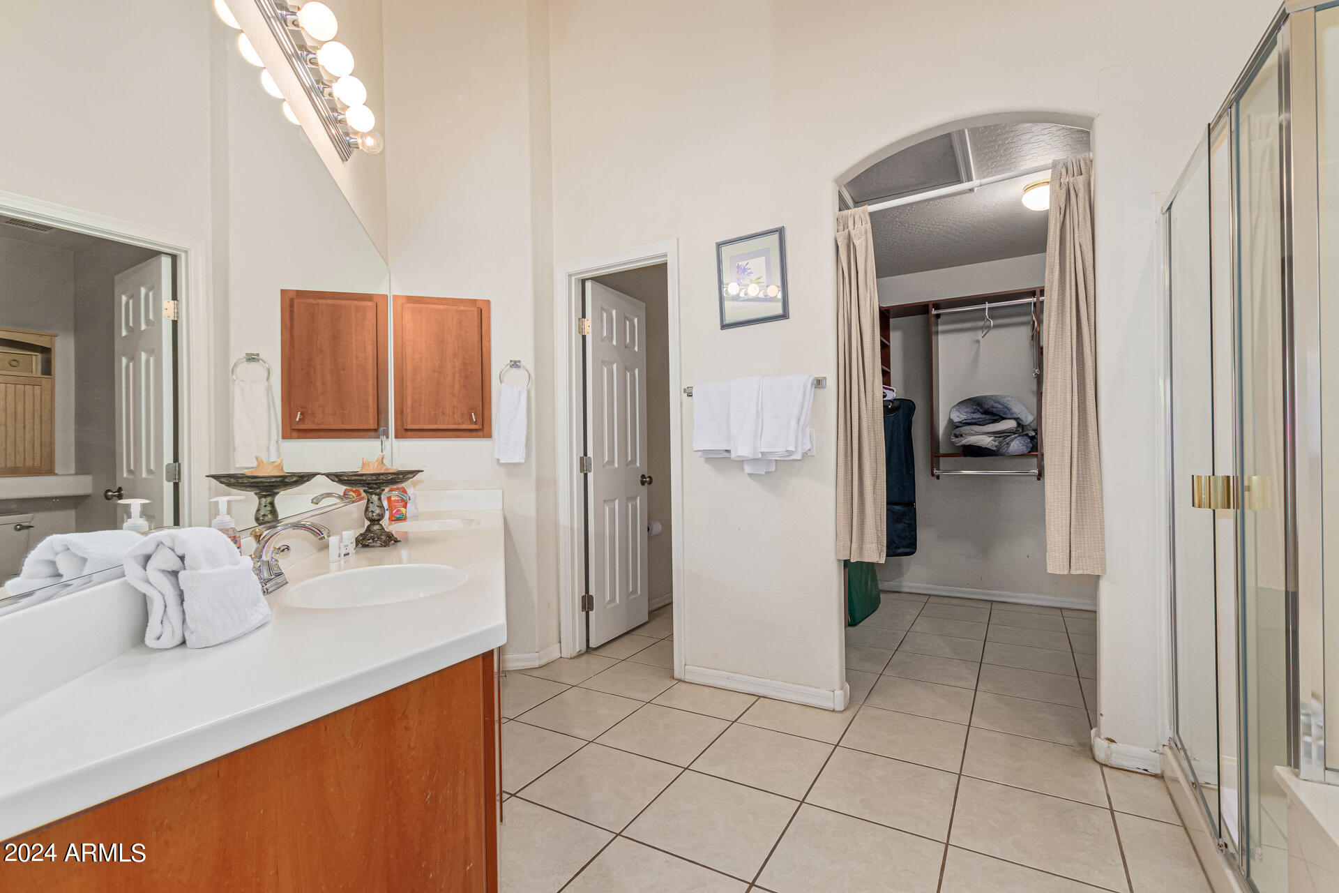 2321 W DESERT HILLS Drive