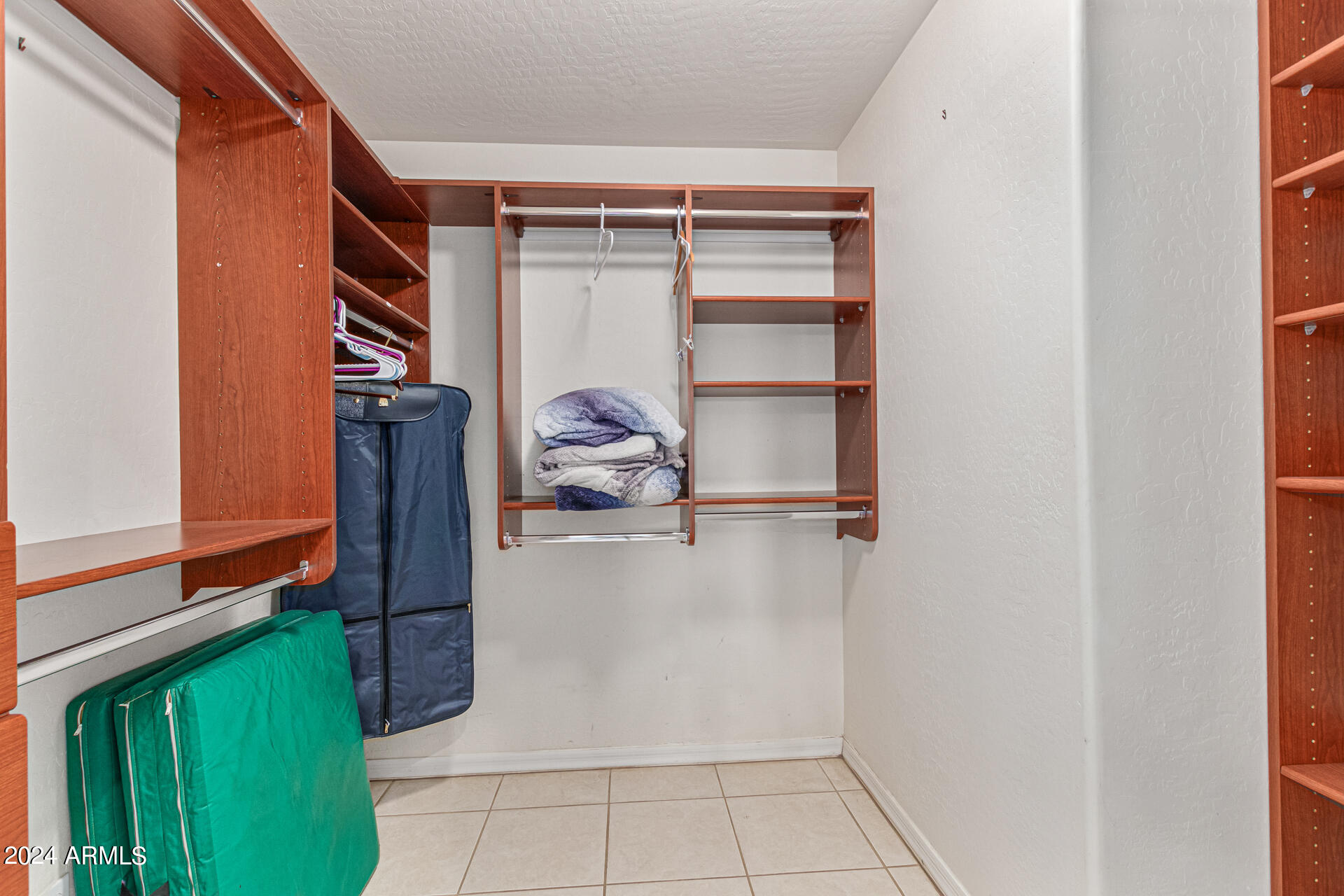 2321 W DESERT HILLS Drive