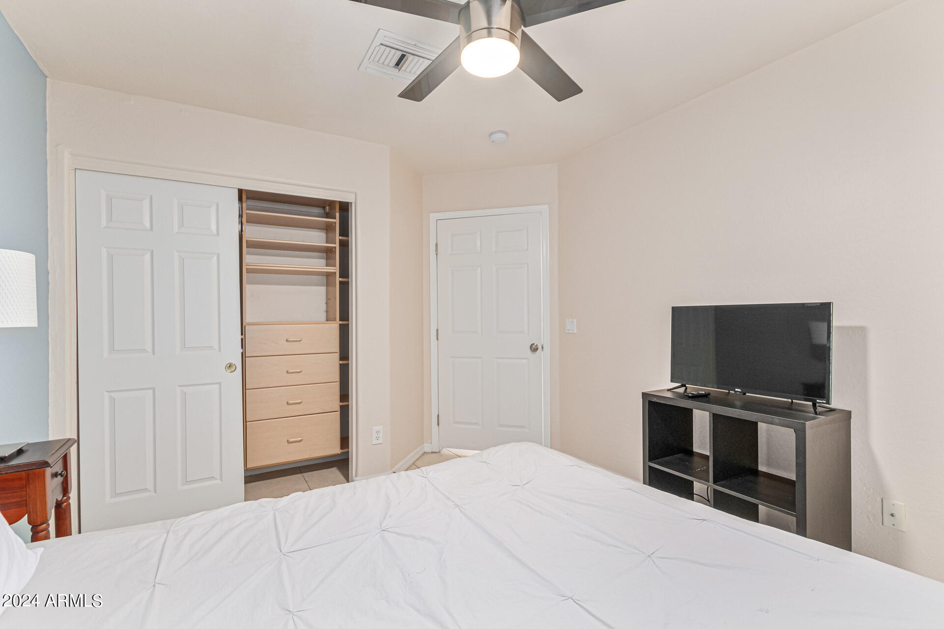 2321 W DESERT HILLS Drive