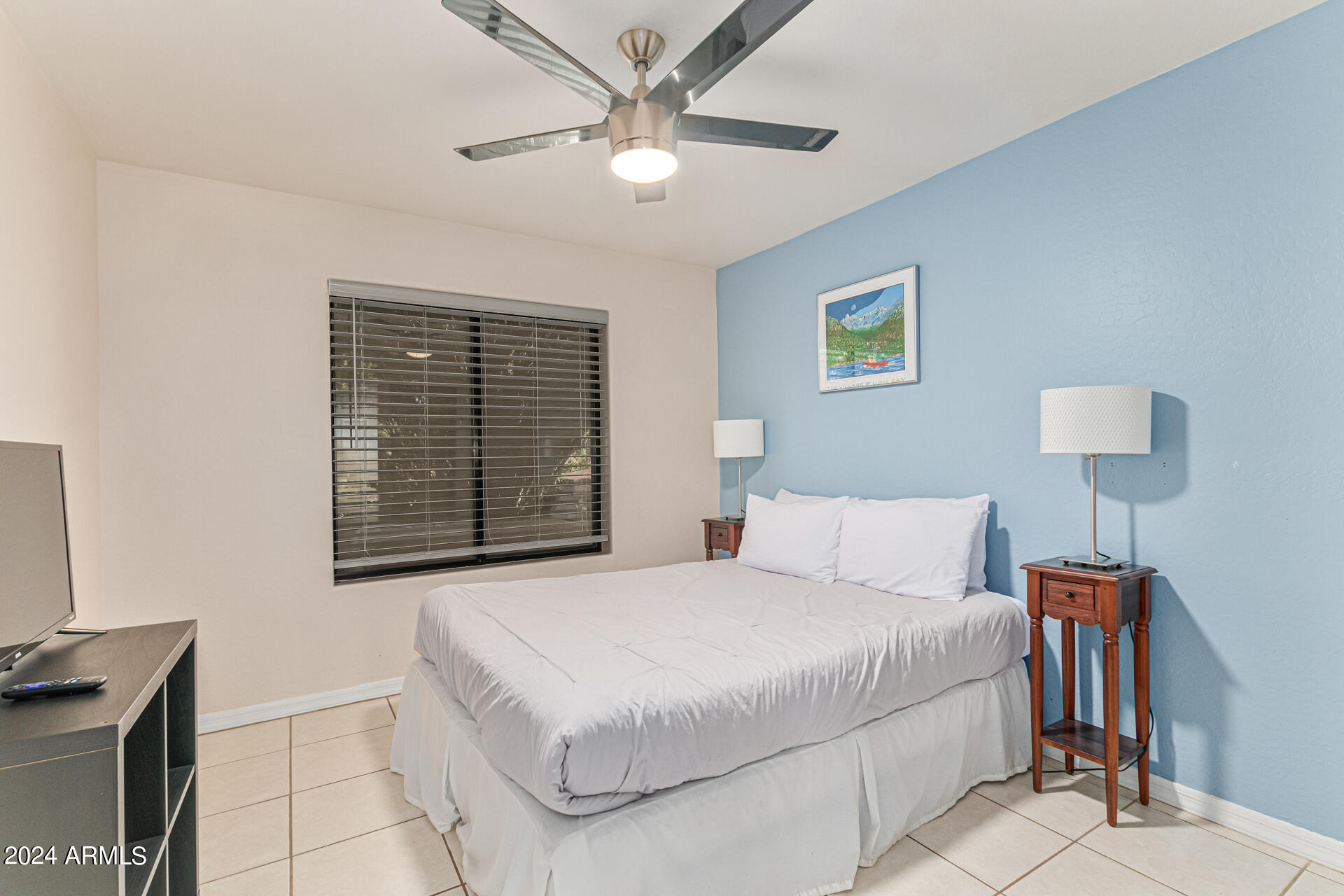 2321 W DESERT HILLS Drive