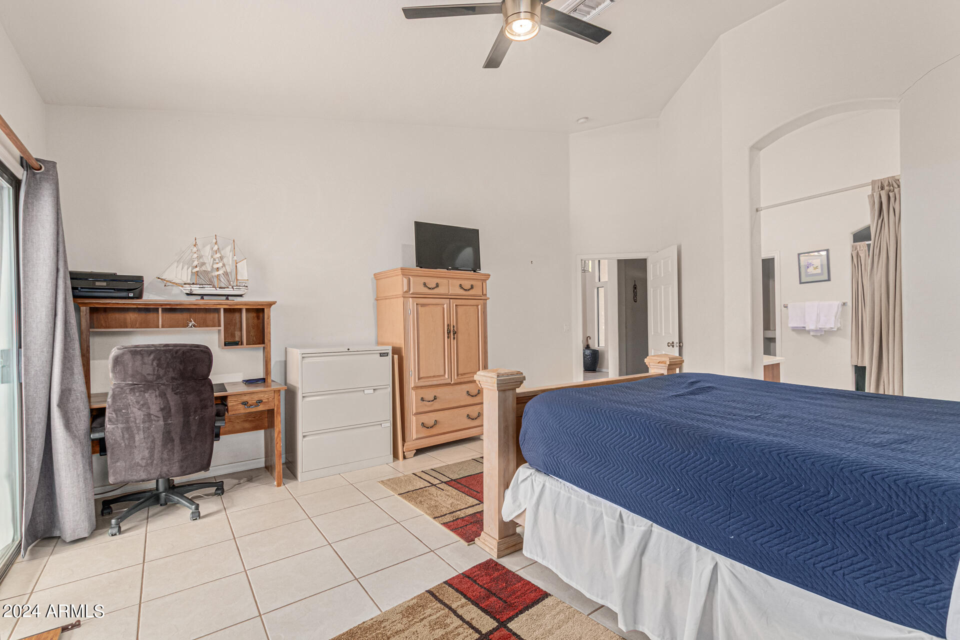 2321 W DESERT HILLS Drive