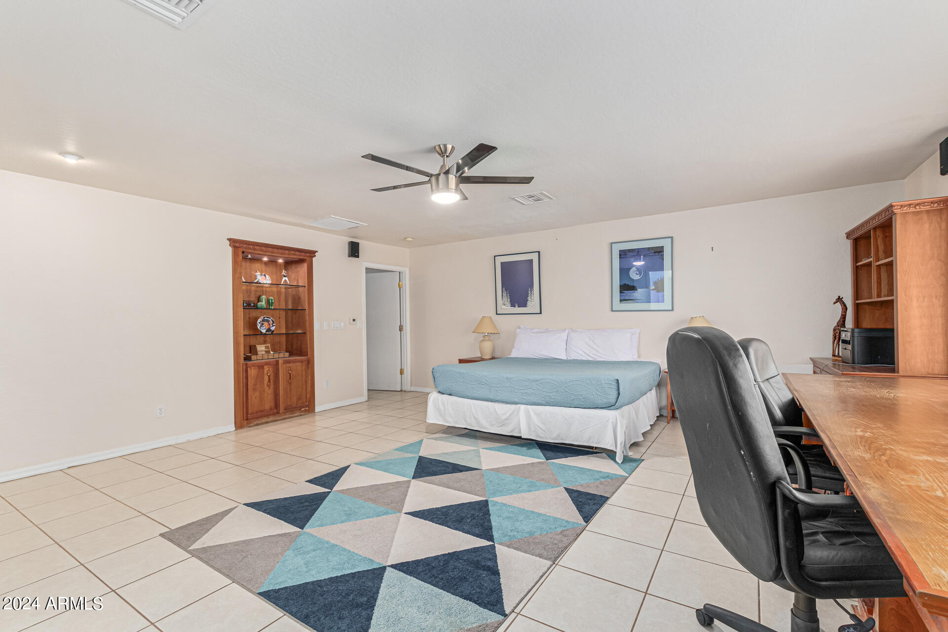 2321 W DESERT HILLS Drive