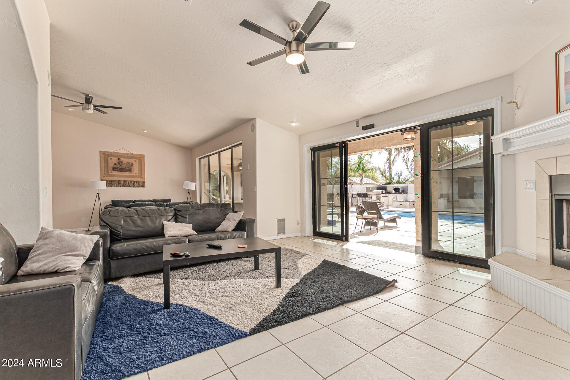 2321 W DESERT HILLS Drive