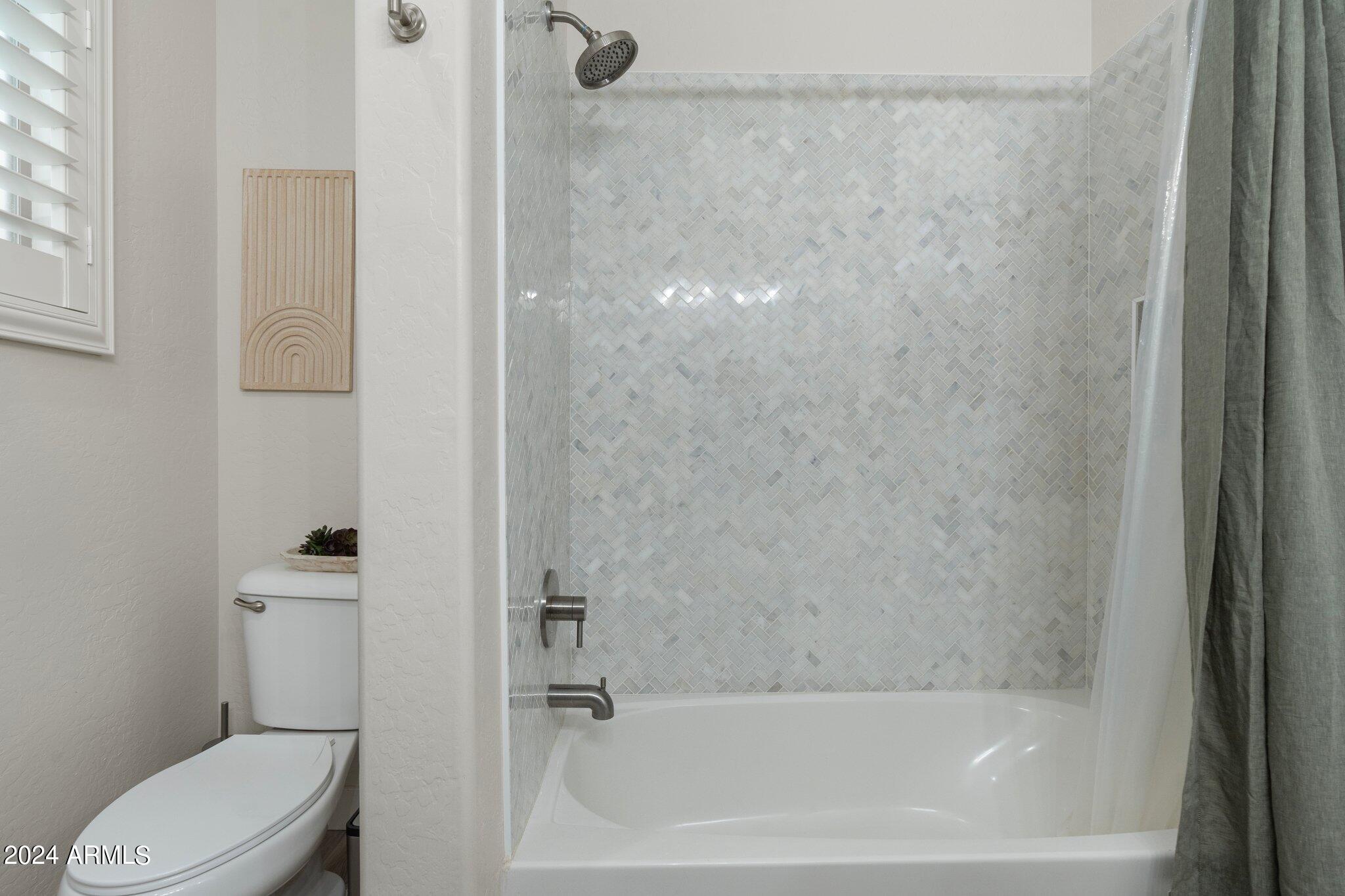 2867 E Courtney Street