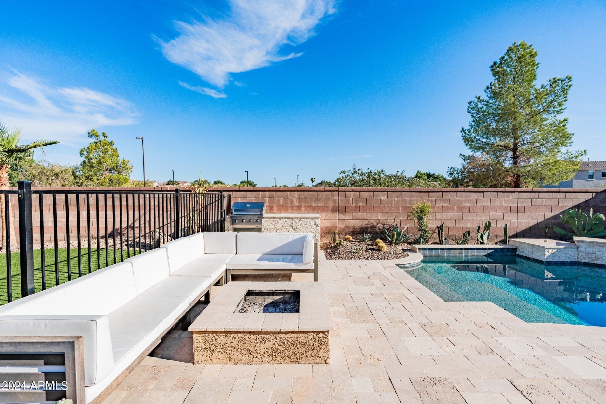 2867 E Courtney Street