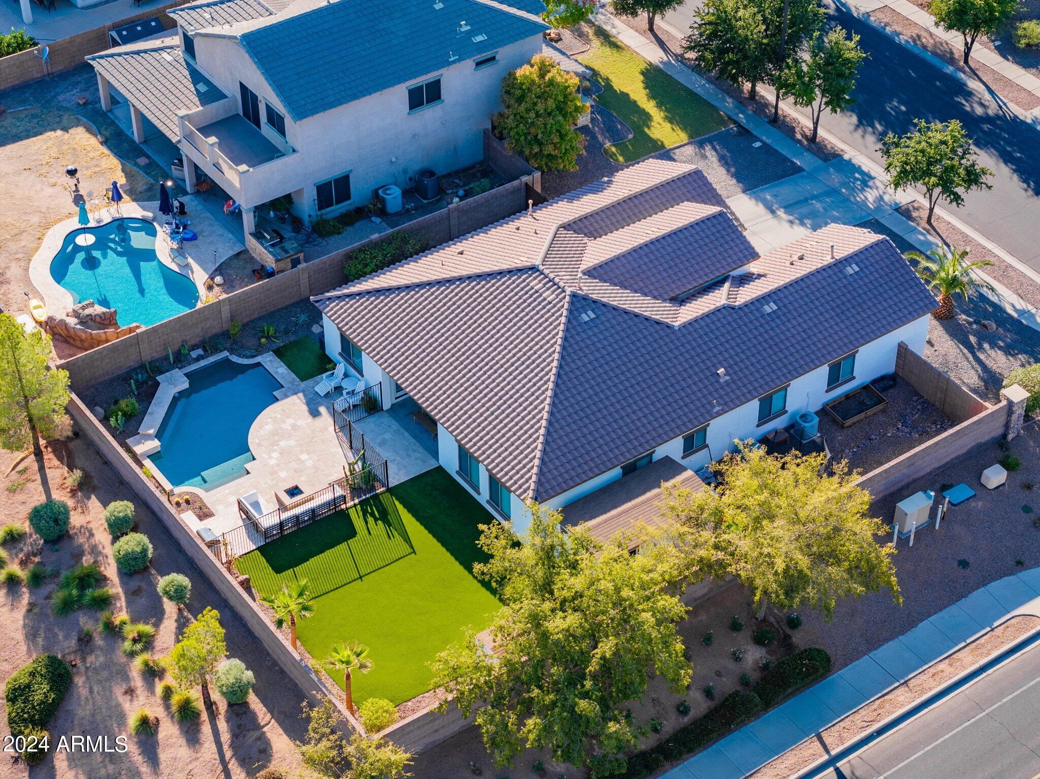 2867 E Courtney Street