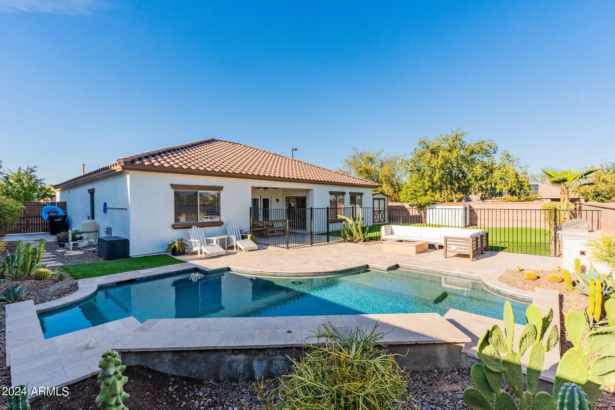 2867 E Courtney Street