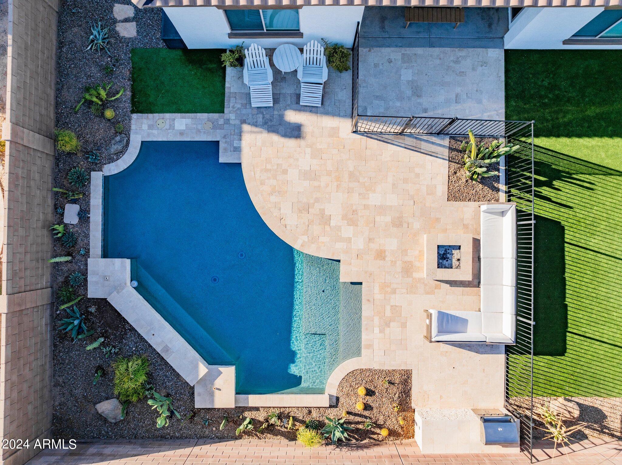 2867 E Courtney Street