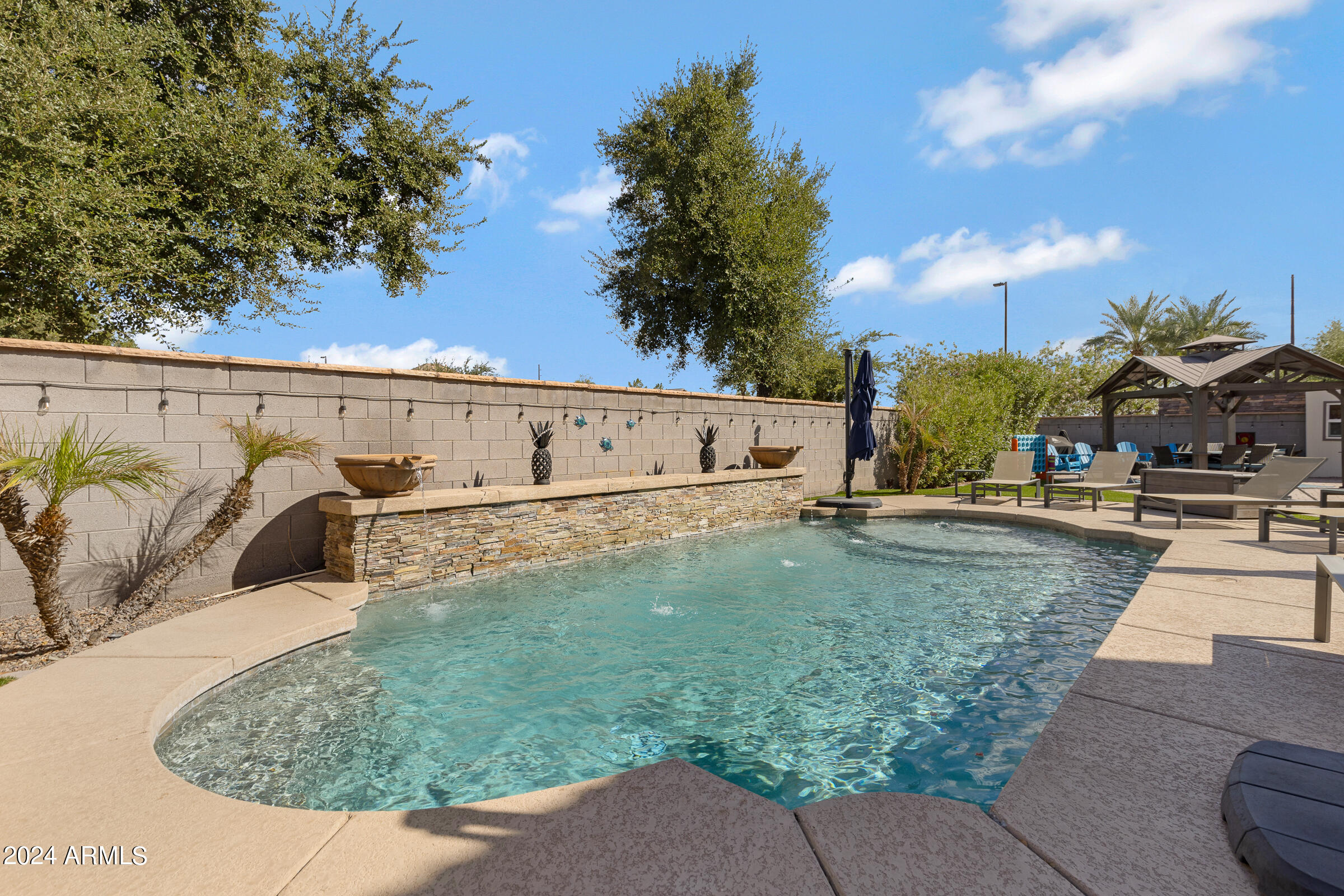 3155 S PORTER Street