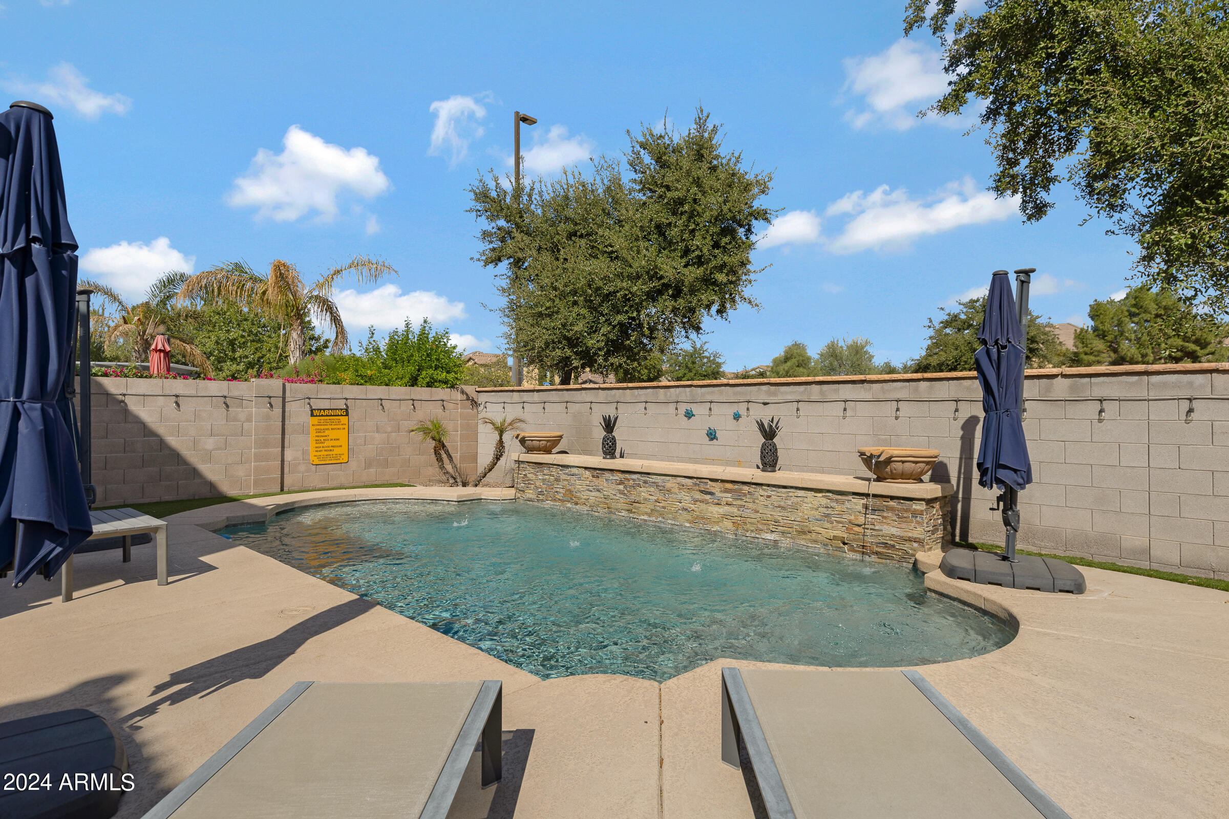 3155 S PORTER Street