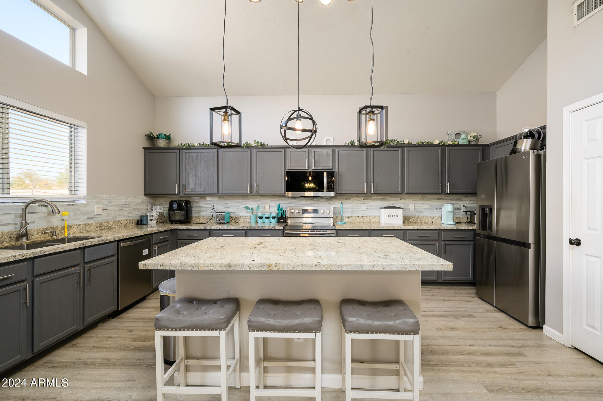 8308 W FOREST GROVE Avenue