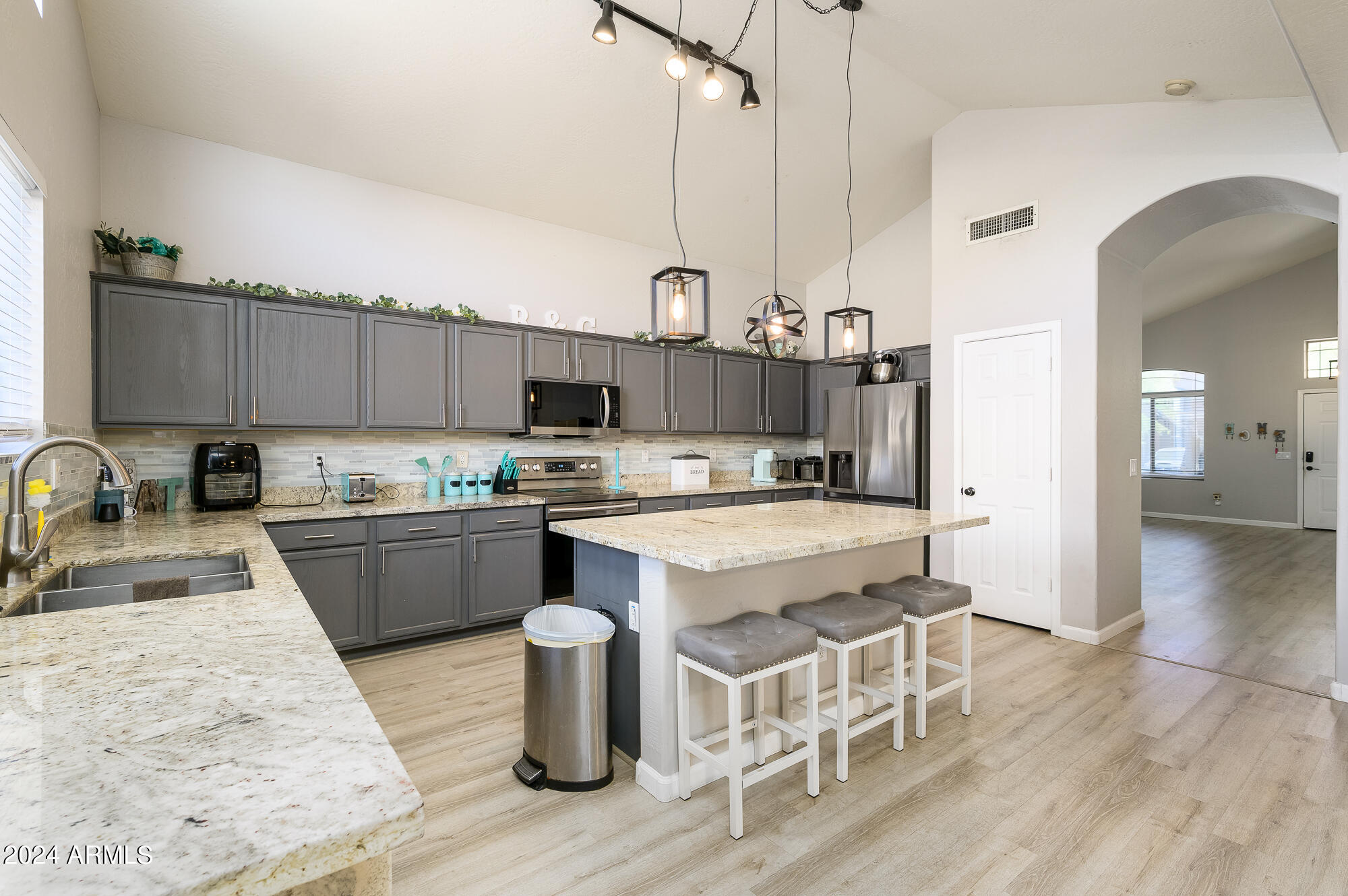 8308 W FOREST GROVE Avenue